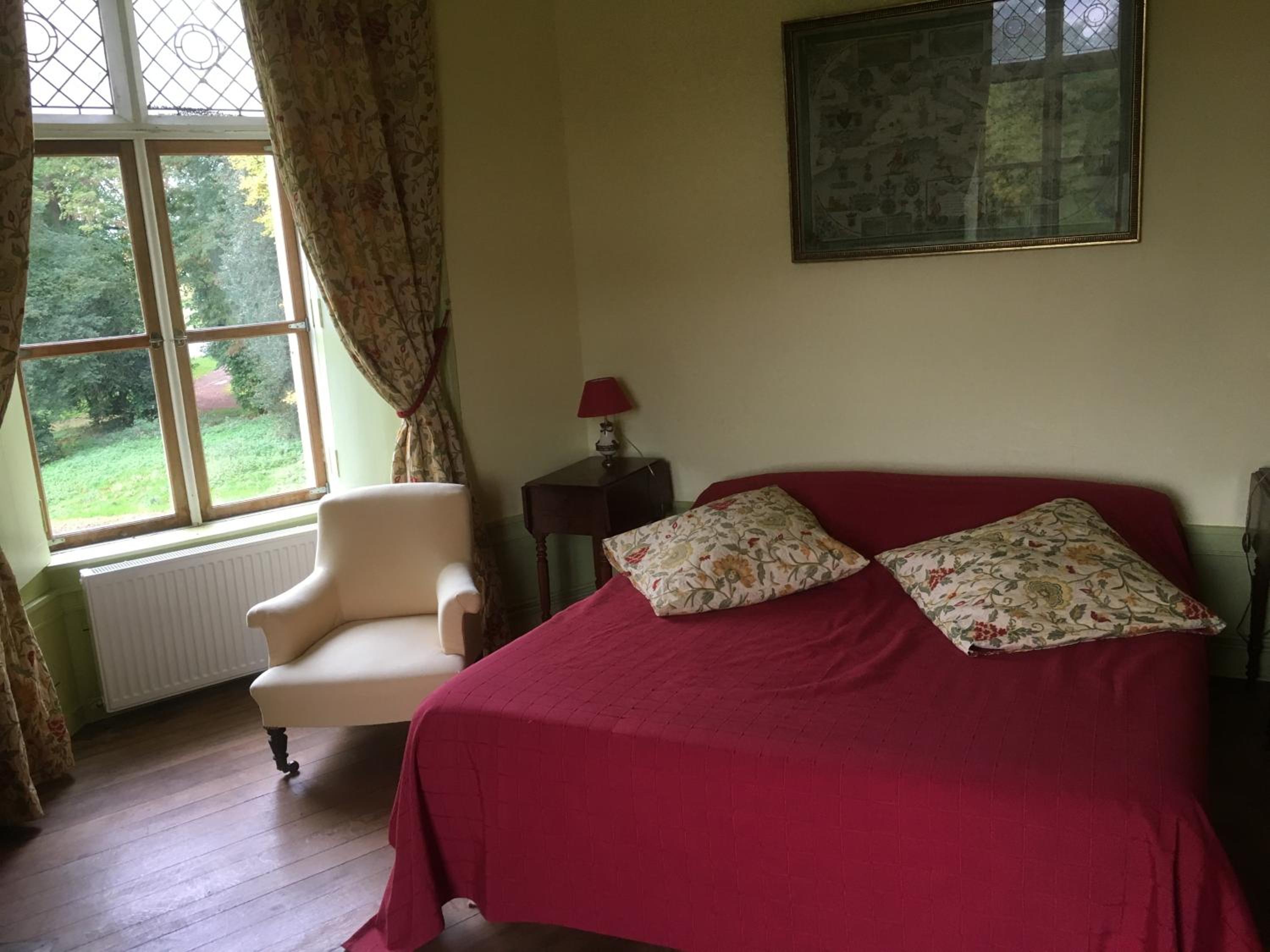 Deluxe Room (2 Adults + 1 Child) - Photo 1