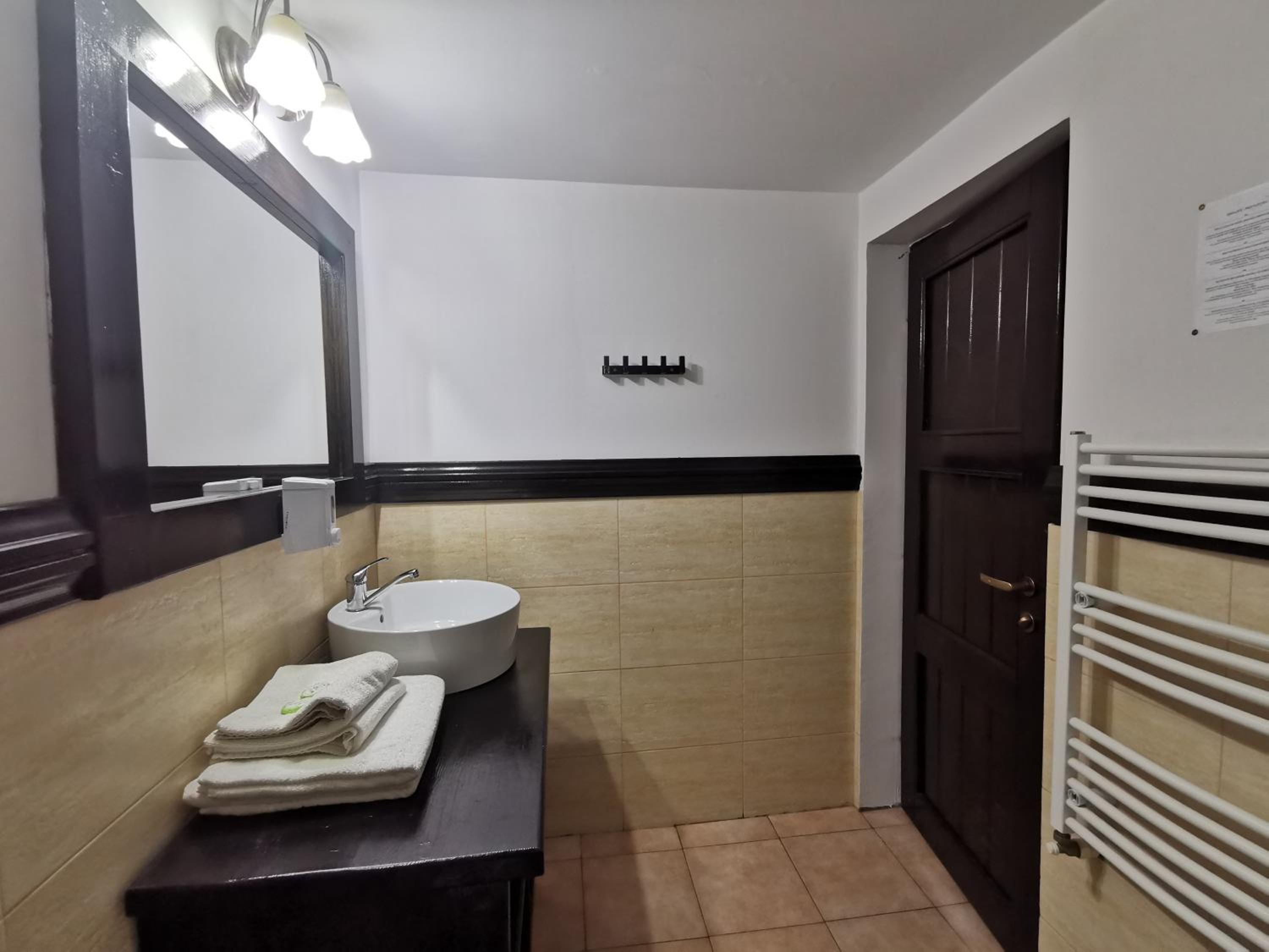 Standard Double Room - Photo 5