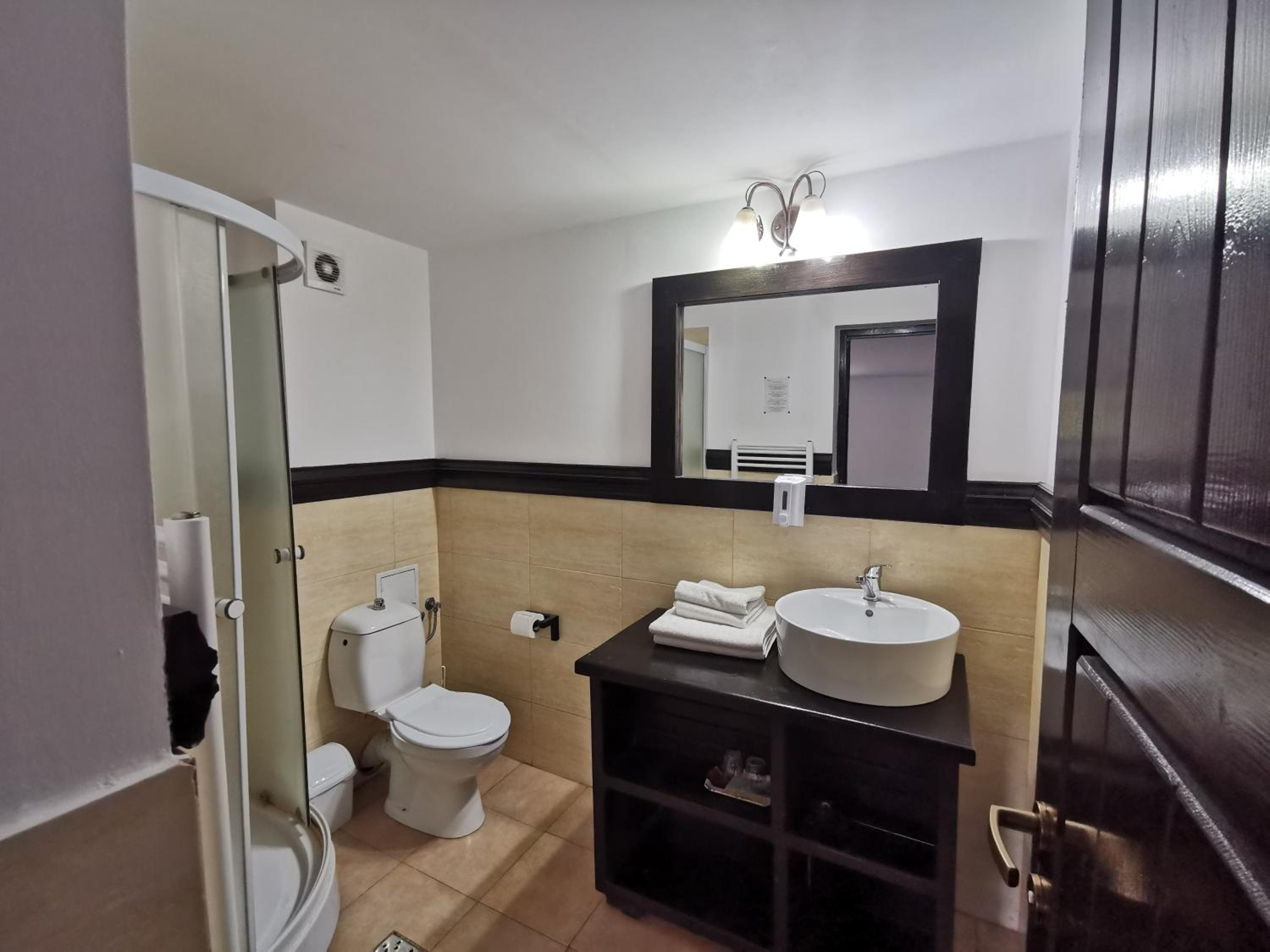 Standard Double Room - Photo 4