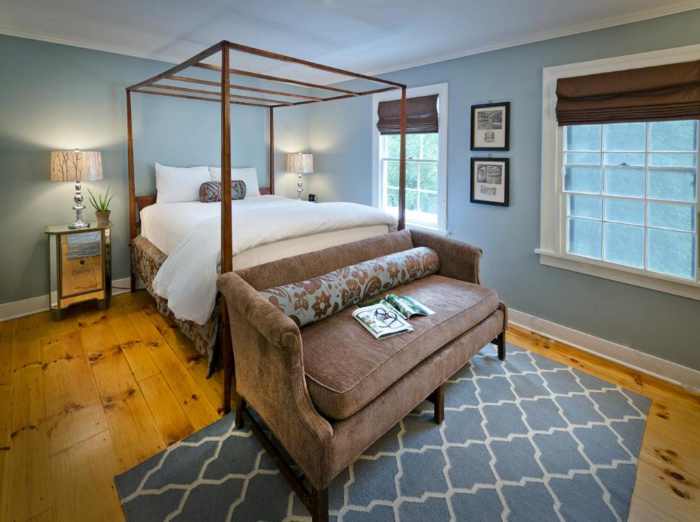 Queen Room photo 2