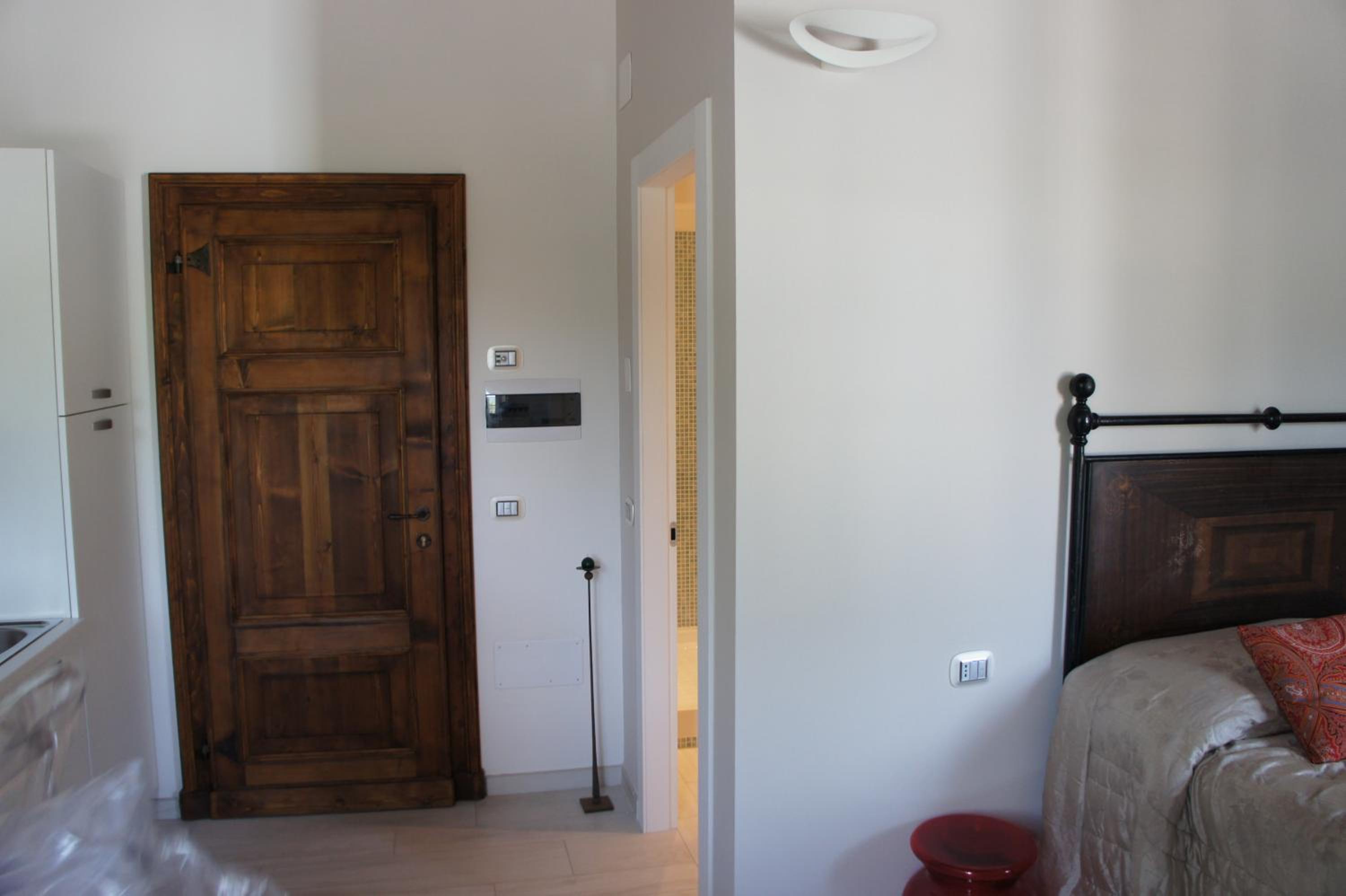 One-Bedroom Apartment photo 2
