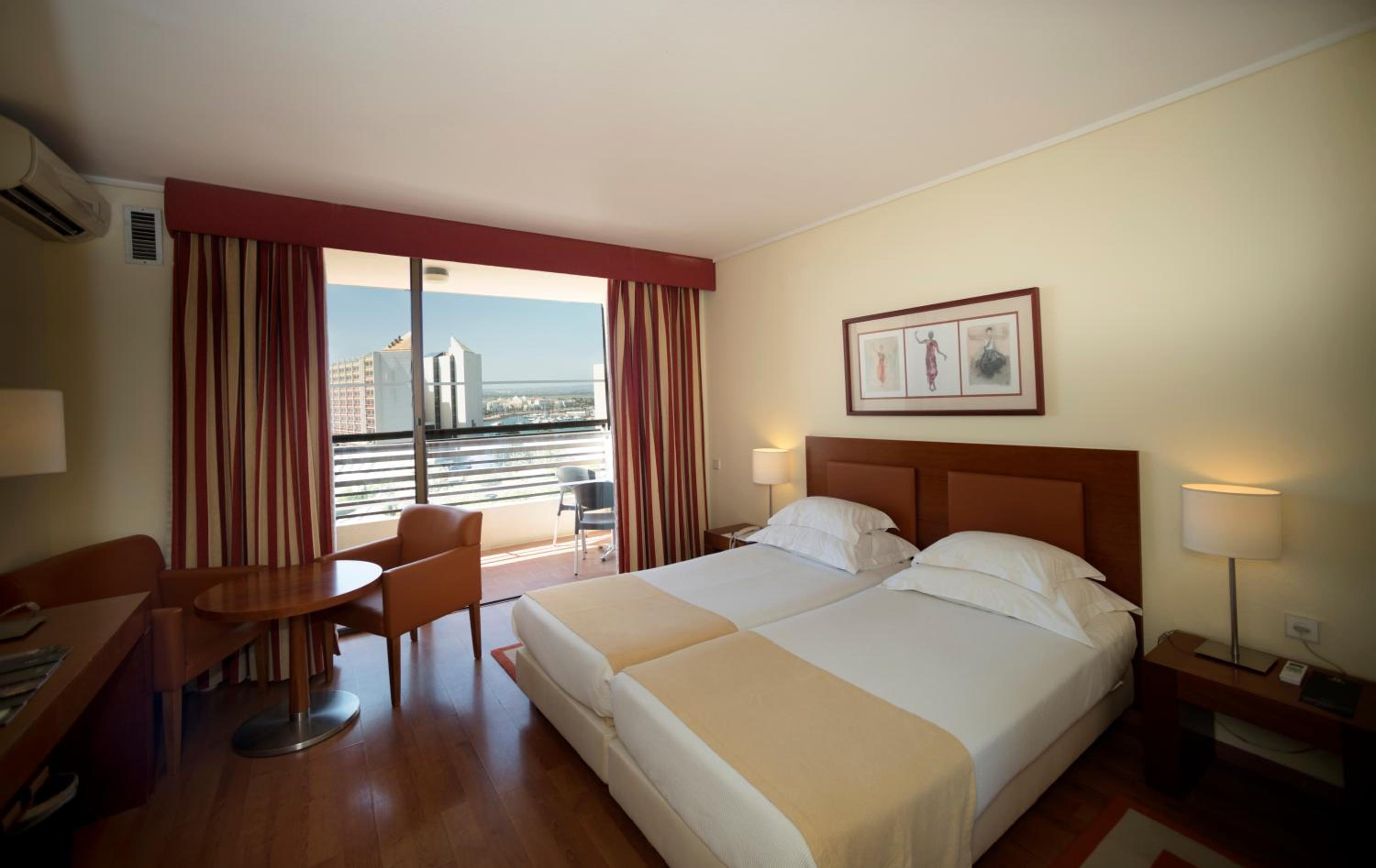 Standard Twin Room with Sea View
