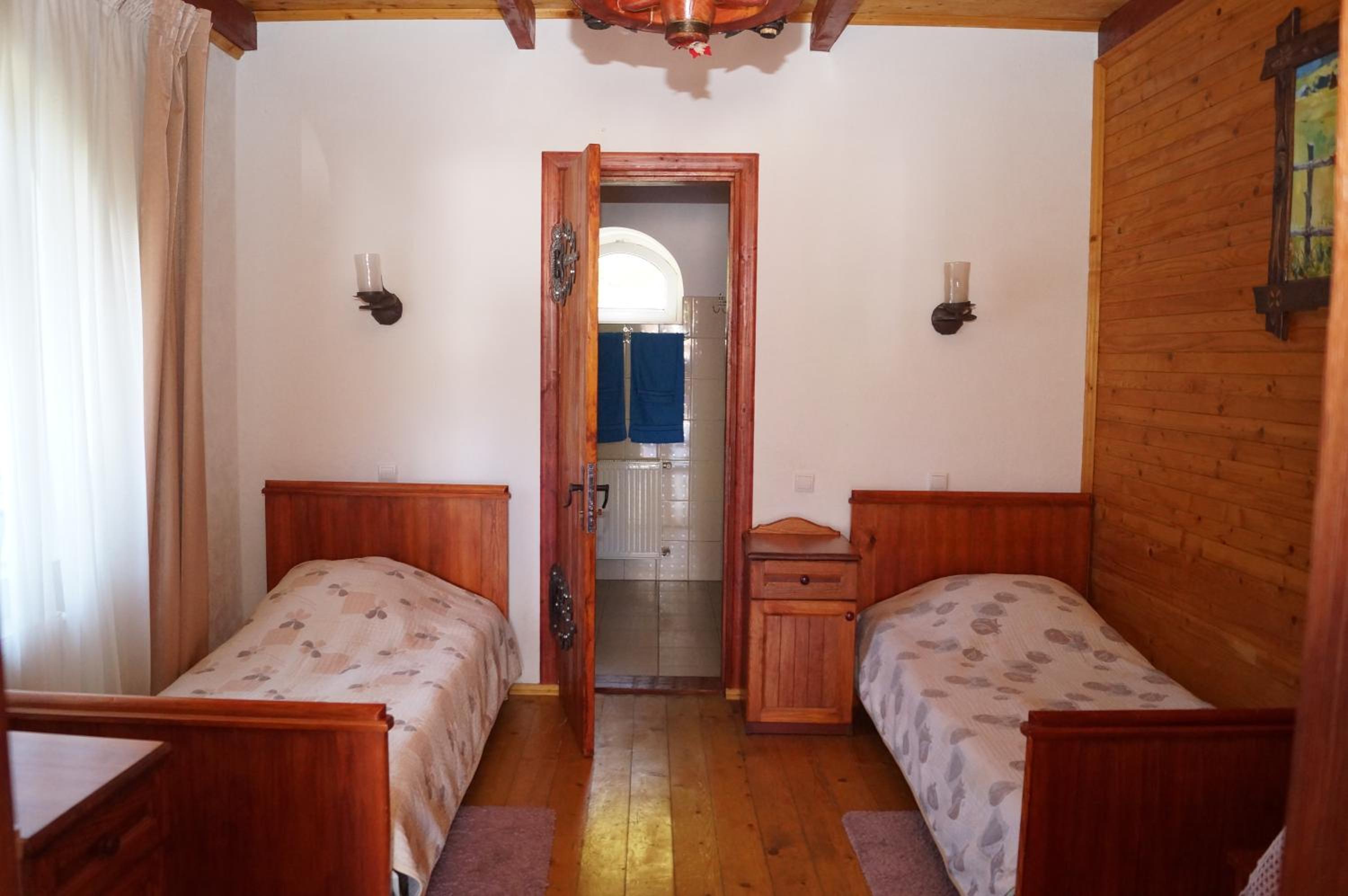 Standard Twin Room with Mountain View photo 1