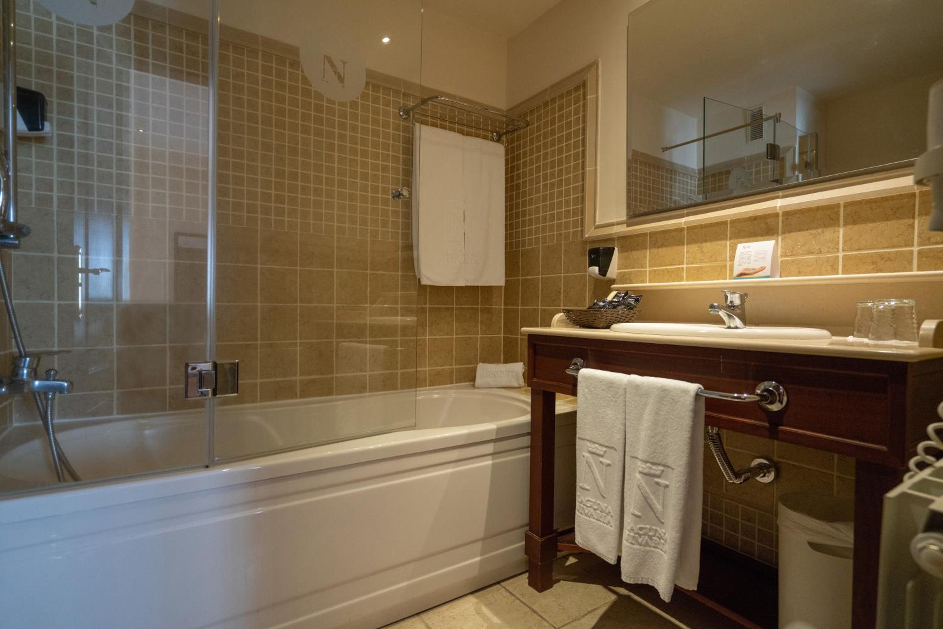 Superior Double or Twin Room photo 3