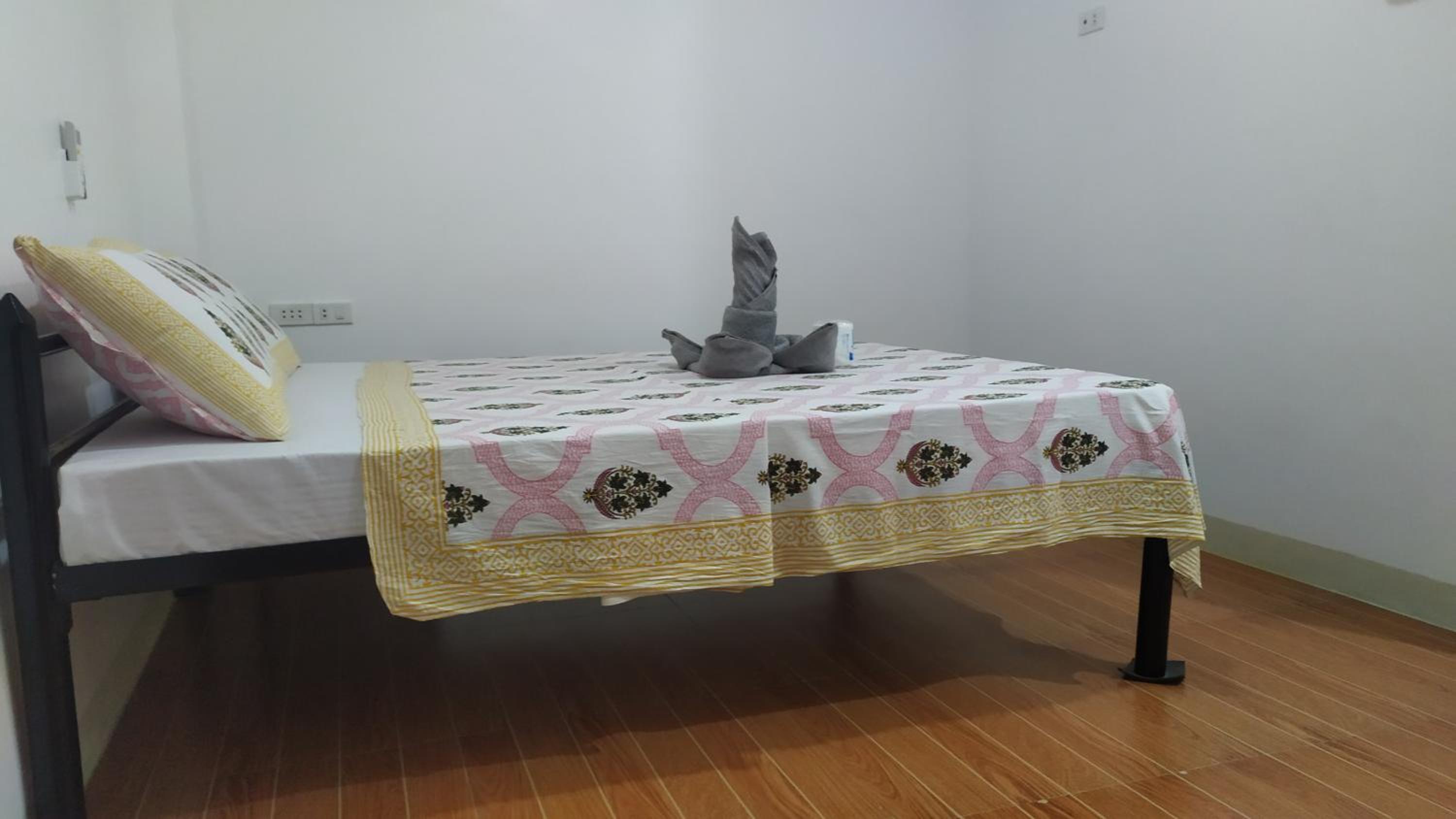 Standard Queen Room - Photo 22
