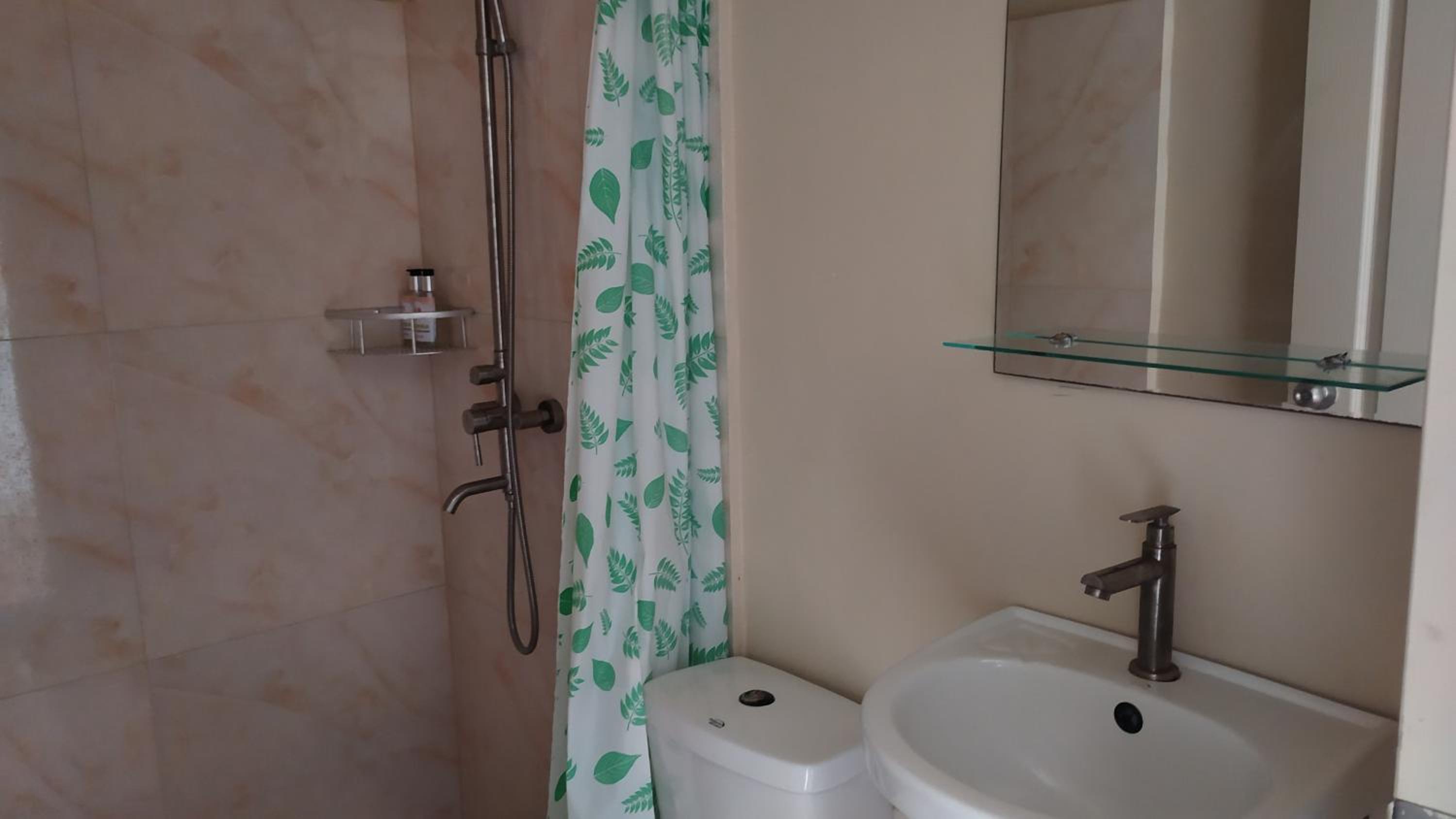 Standard Queen Room - Photo 26