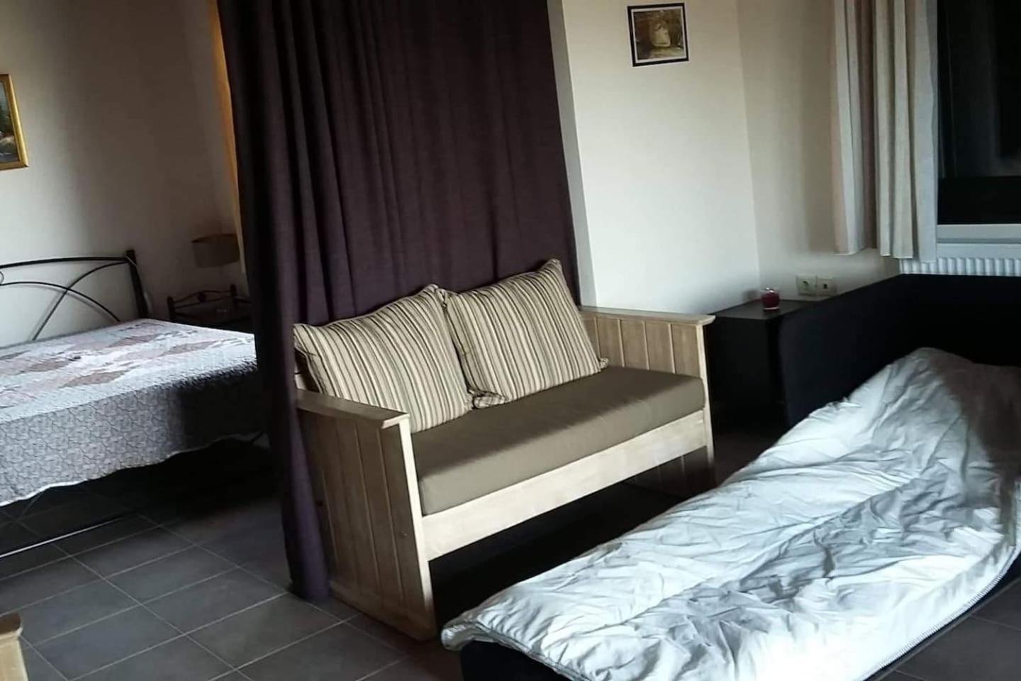 One-Bedroom House - Photo 8