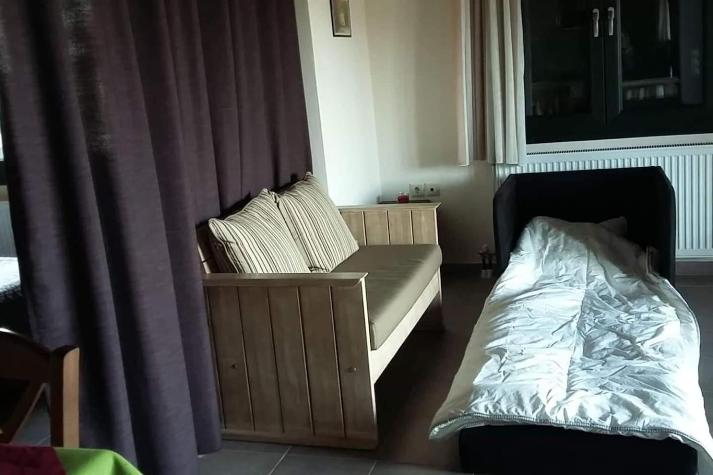 One-Bedroom House - Photo 9