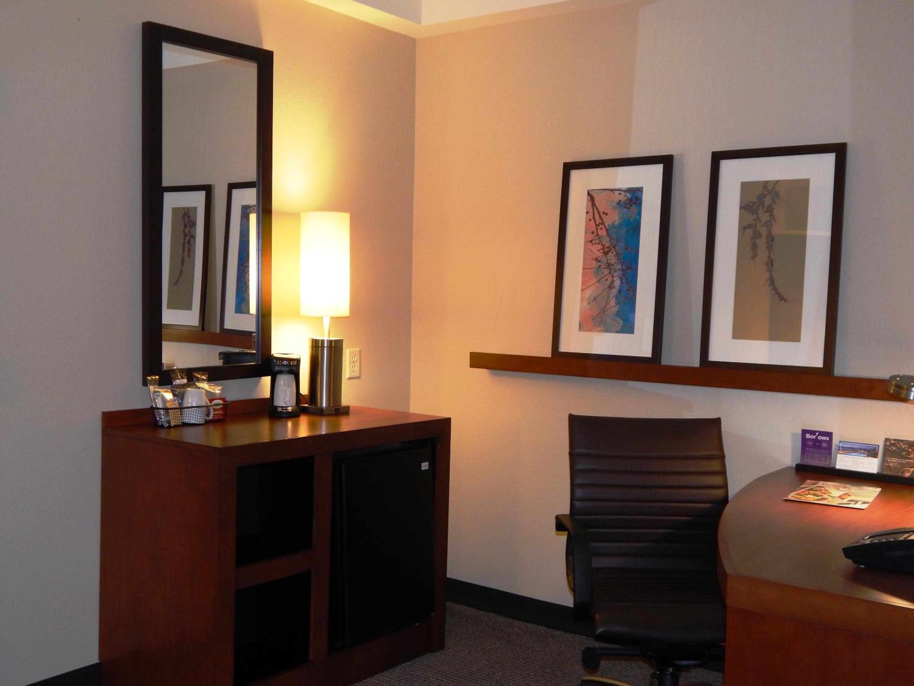Queen Room with Two Queen Beds and Sofa Bed - High Floor photo 3