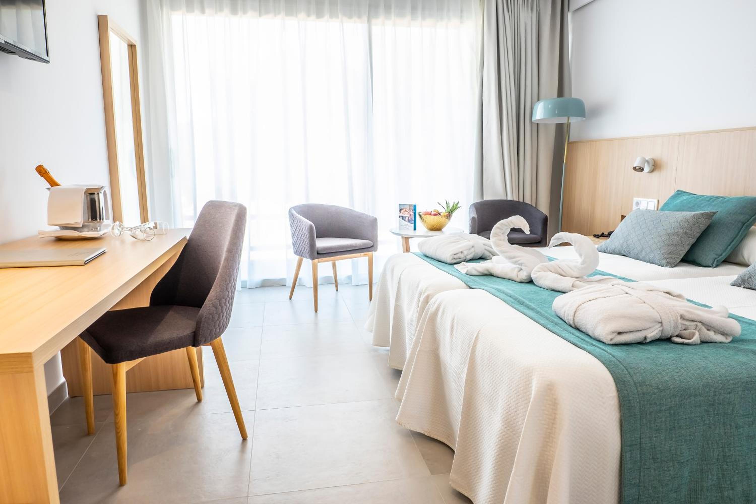 Standard Double or Twin Room - Photo 3
