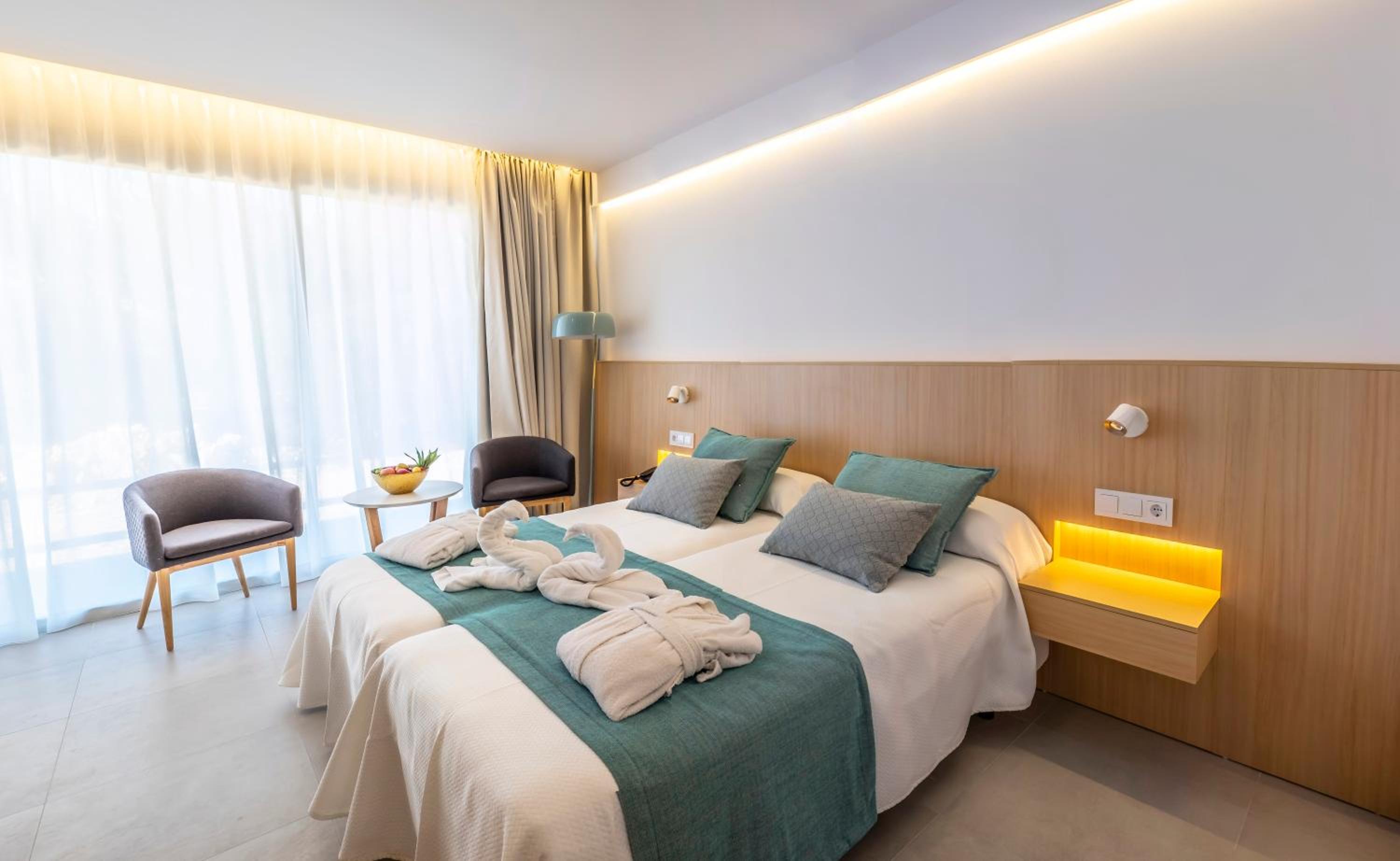 Standard Double or Twin Room - Photo 4