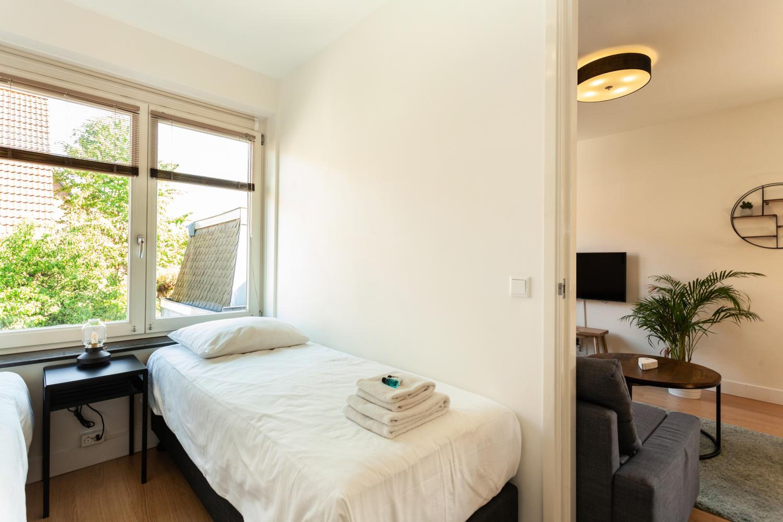 One-Bedroom Apartment with Sofa Bed photo 2