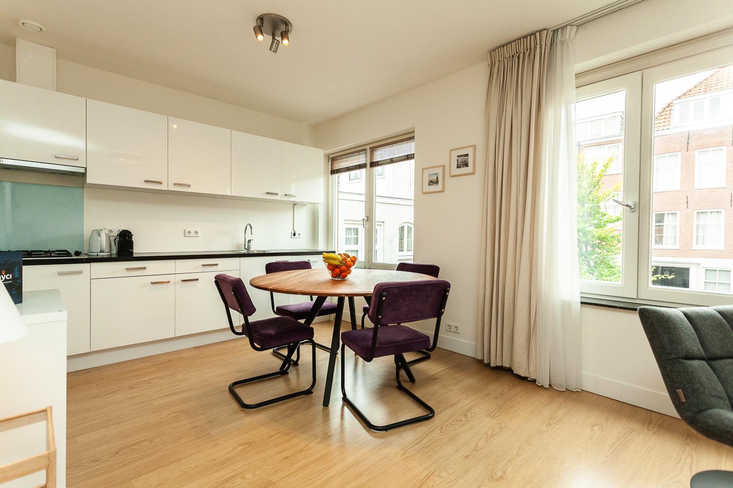 Large One-Bedroom Apartment photo 3