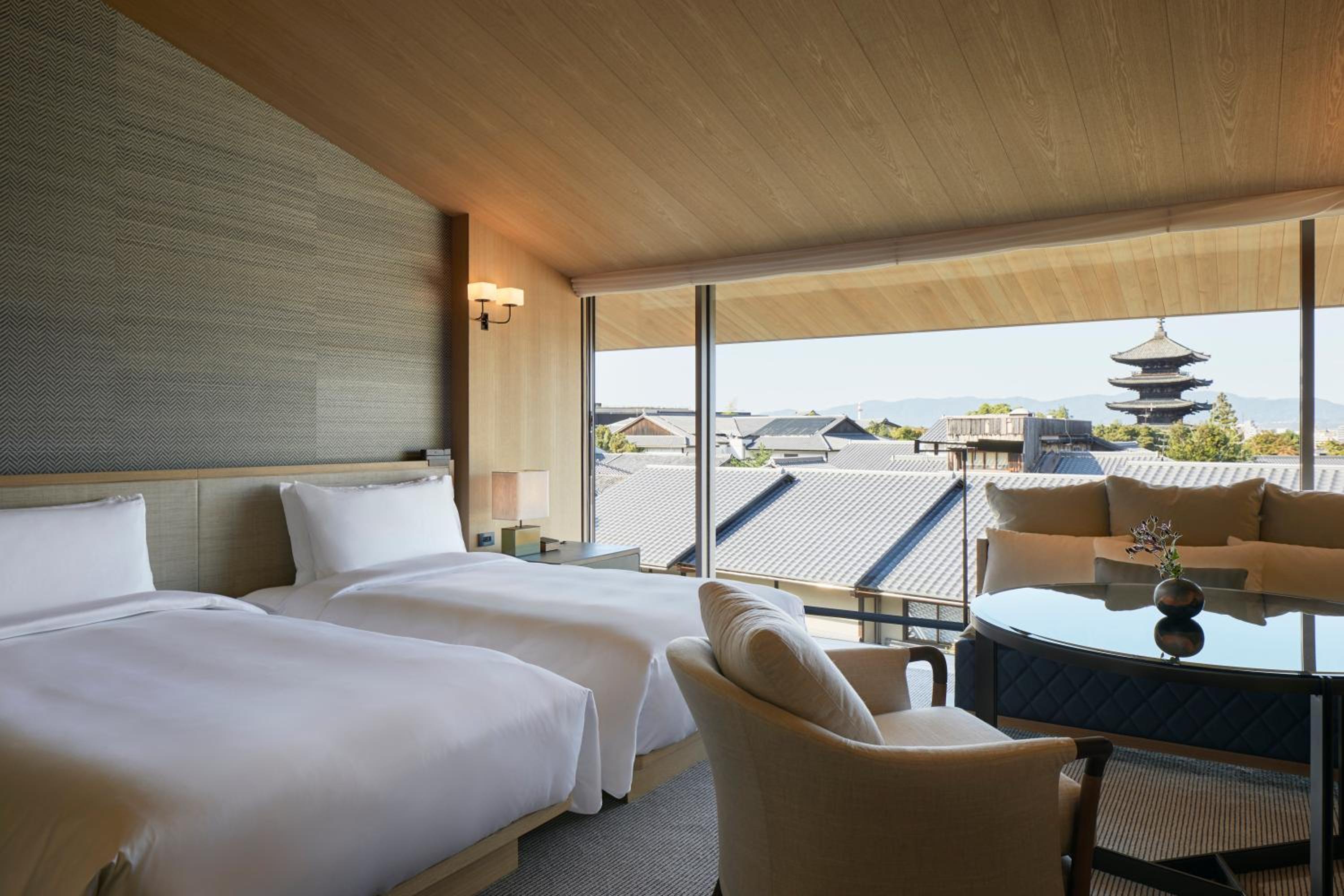Double Room with Two Single Beds and Pagoda View - Photo 3
