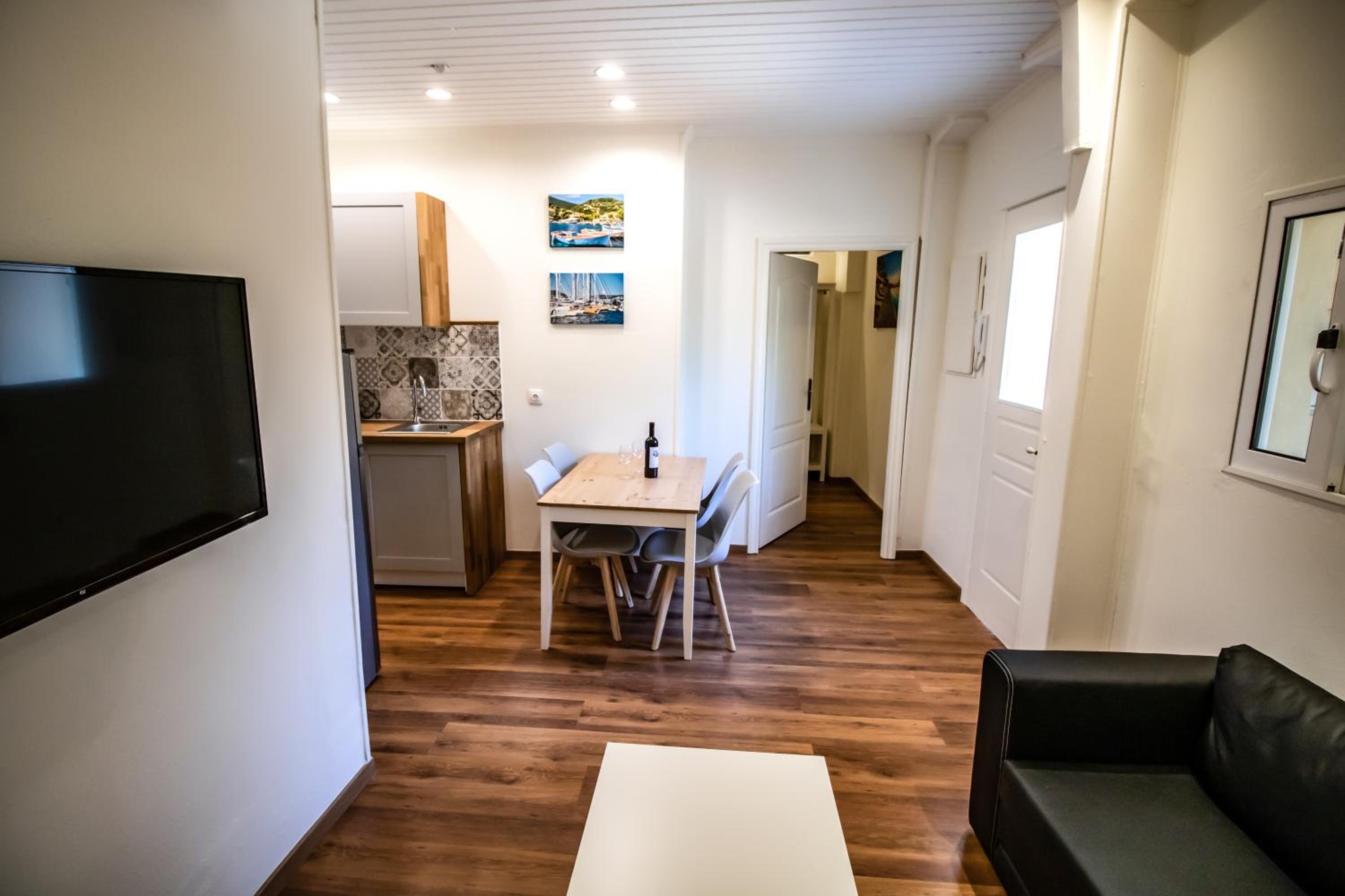 Apartment with Garden View