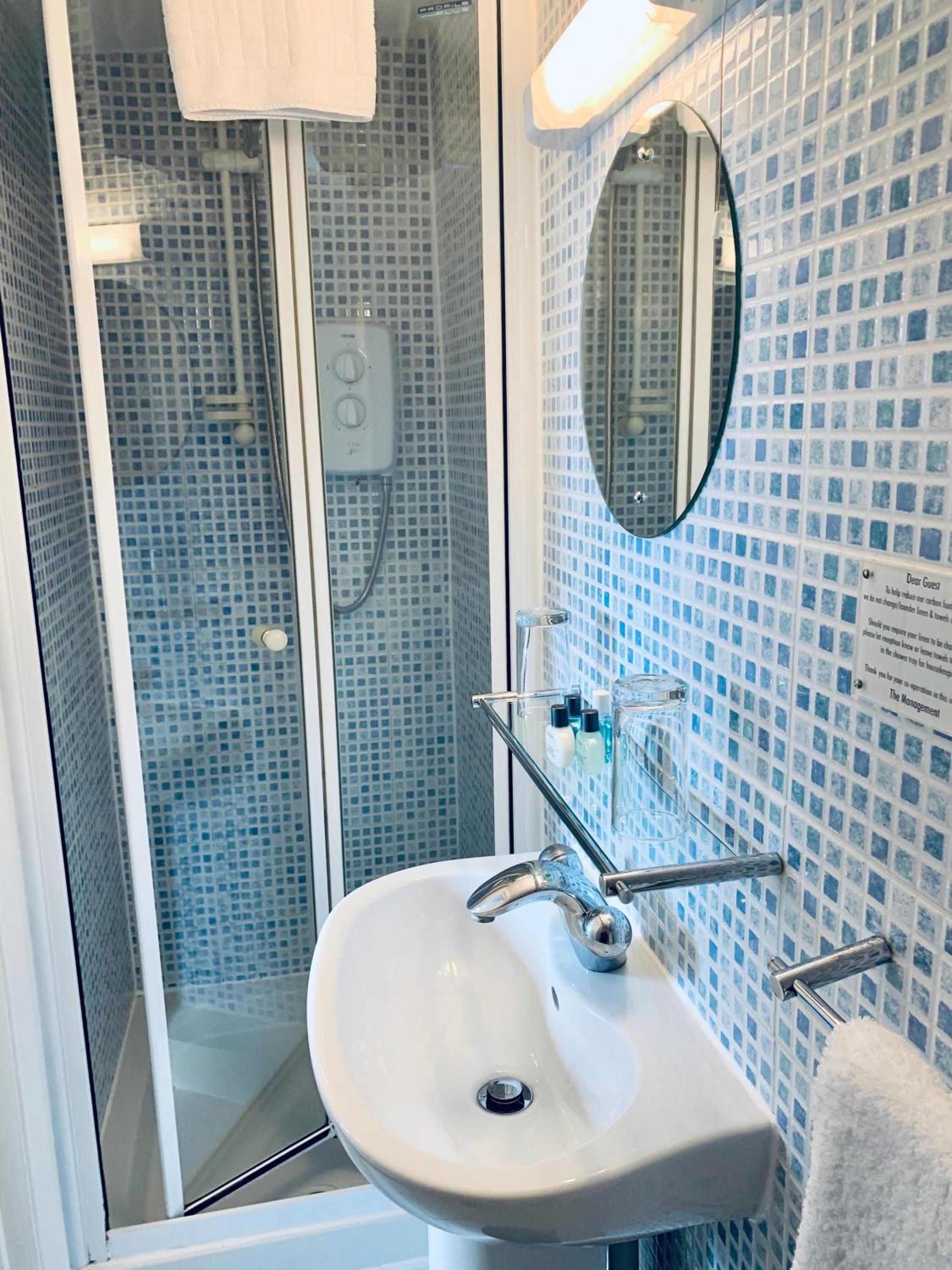 Budget Double Room - Photo 6