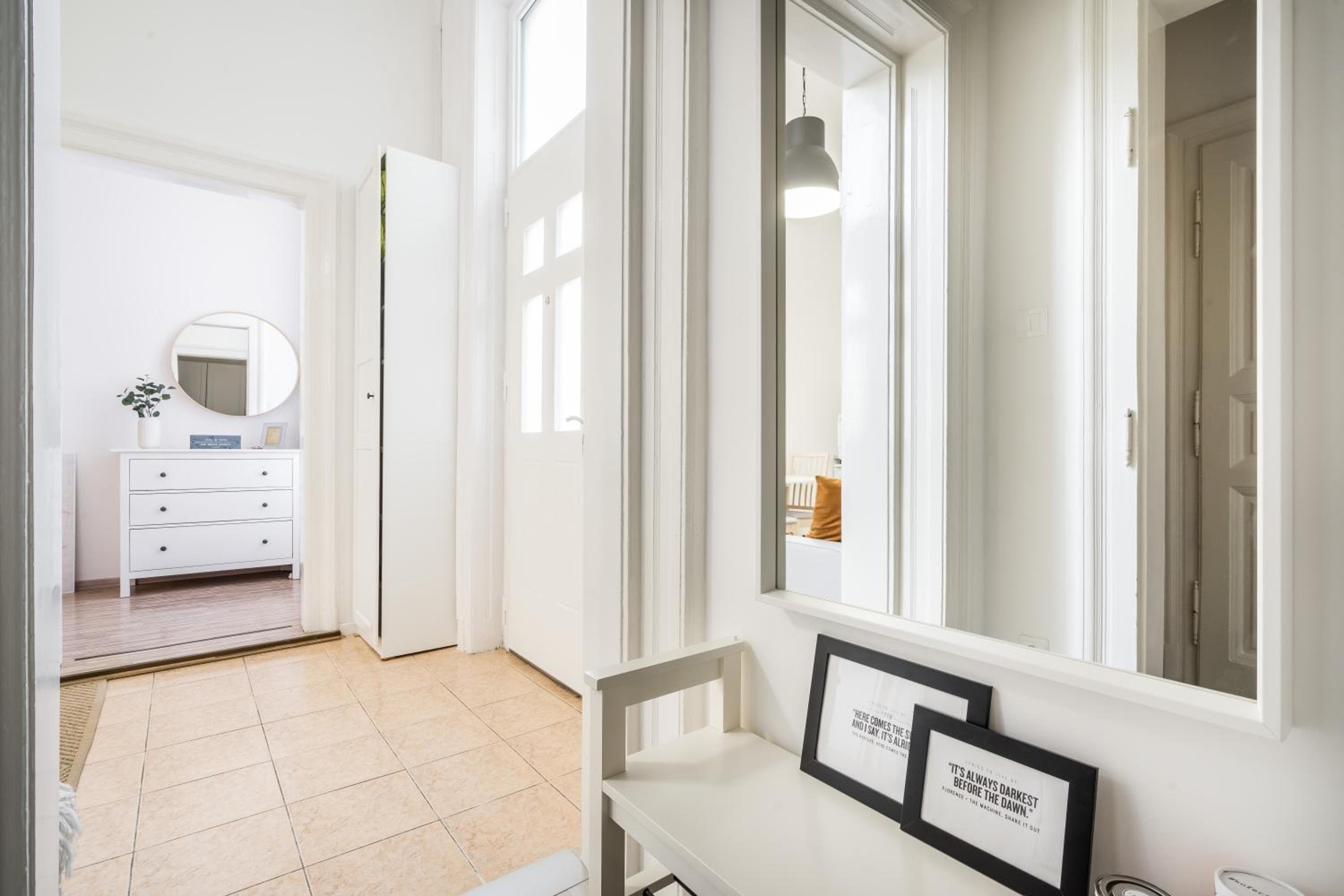 One-Bedroom Apartment - Photo 8