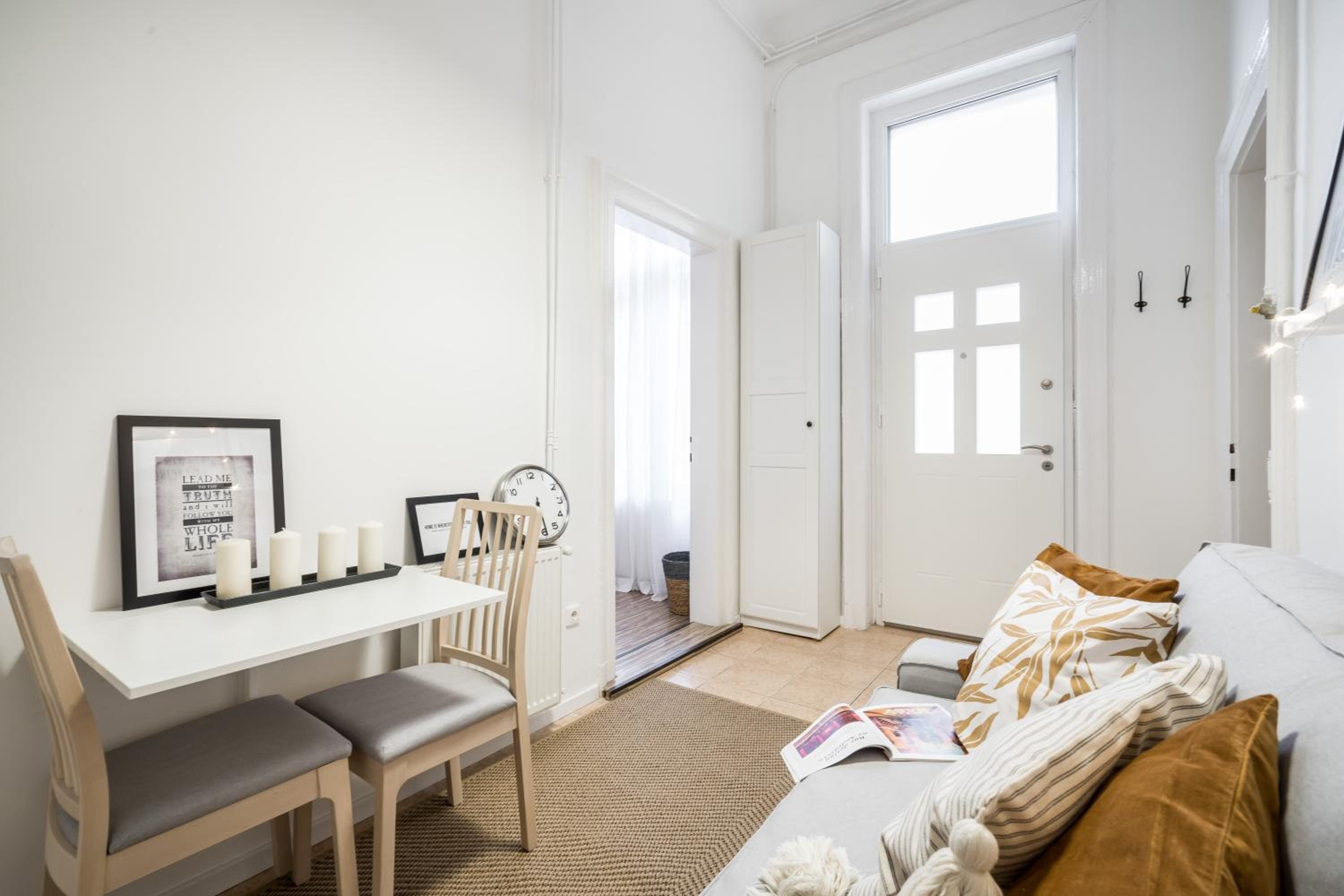 One-Bedroom Apartment - Photo 9