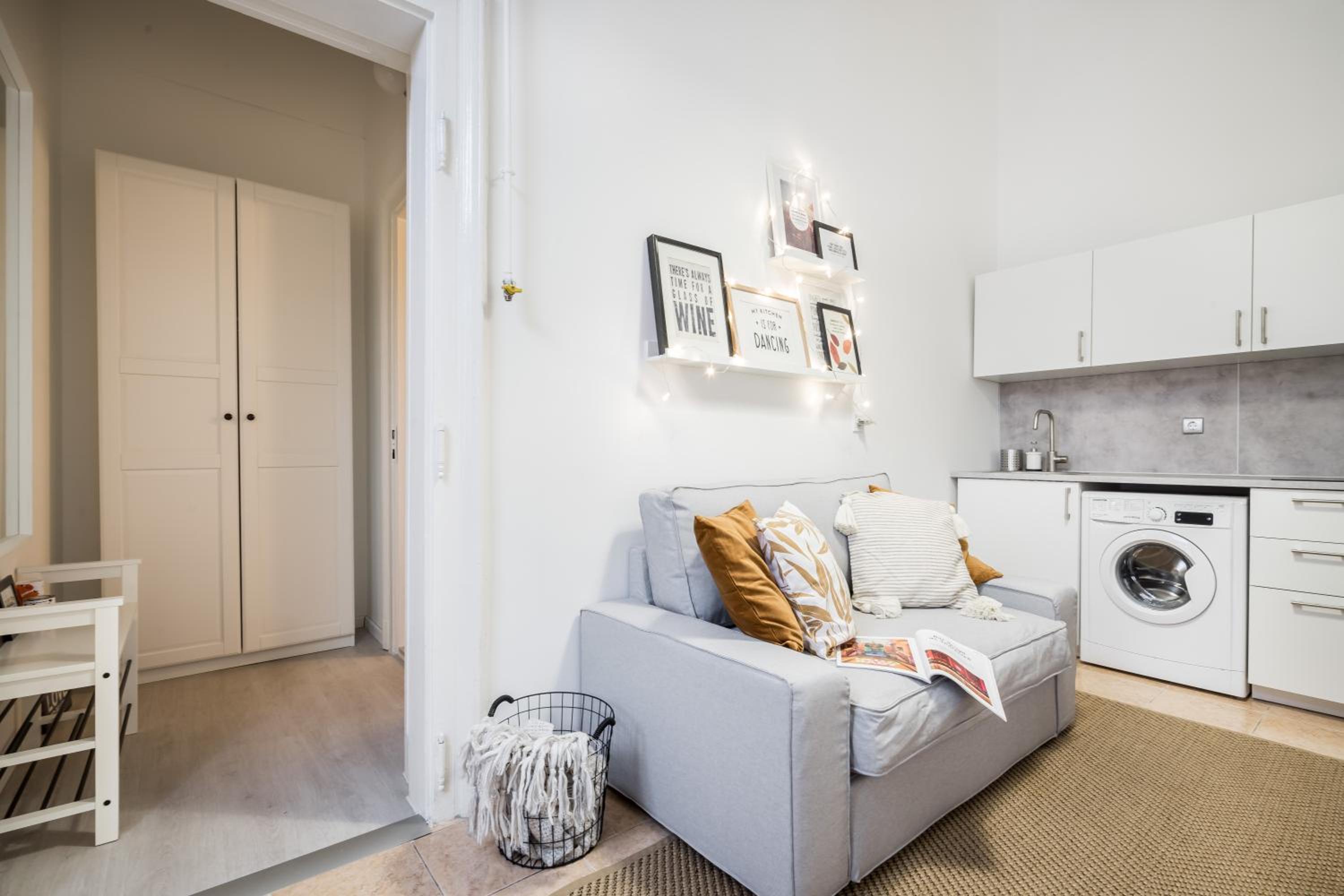 One-Bedroom Apartment - Photo 11