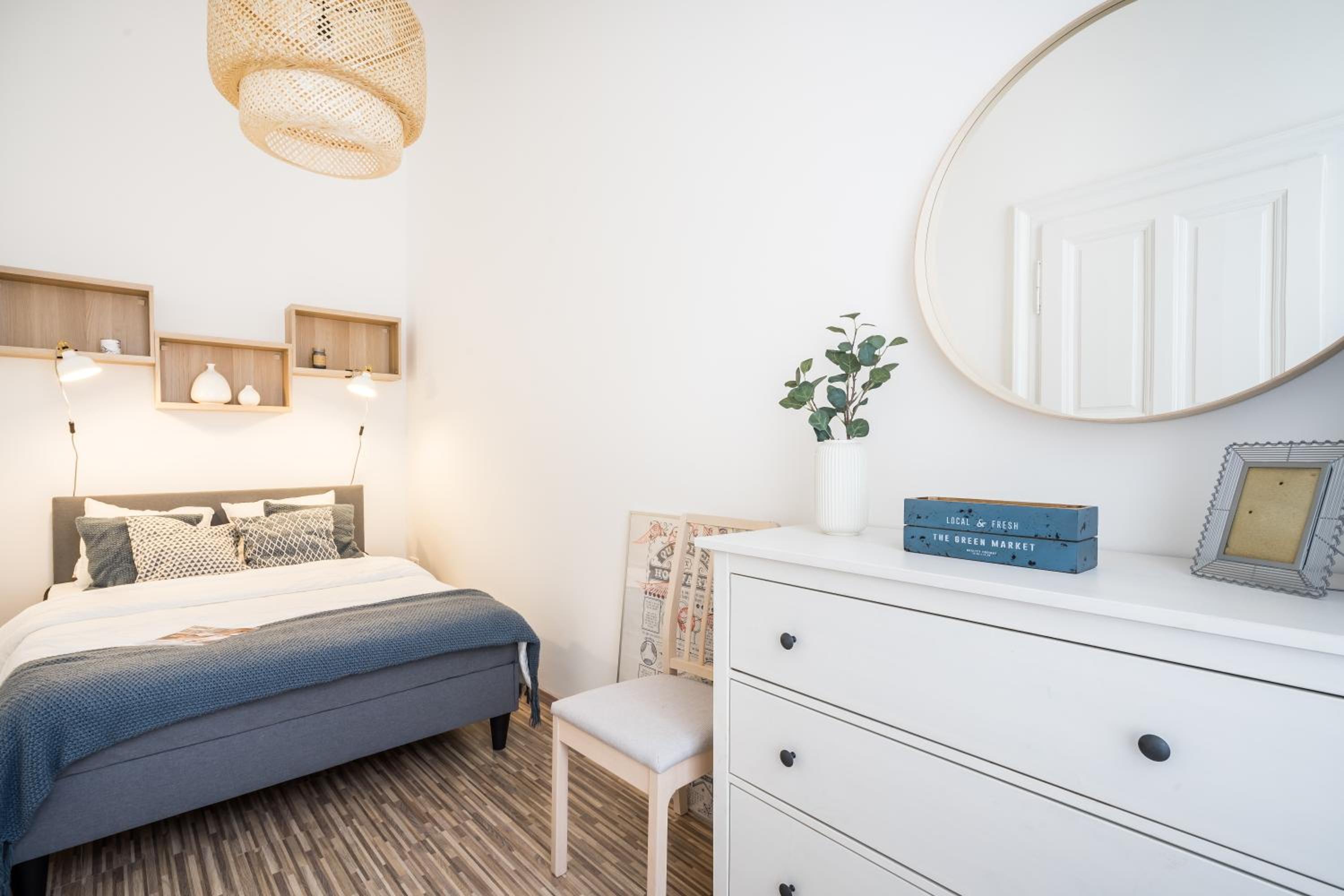 One-Bedroom Apartment - Photo 18