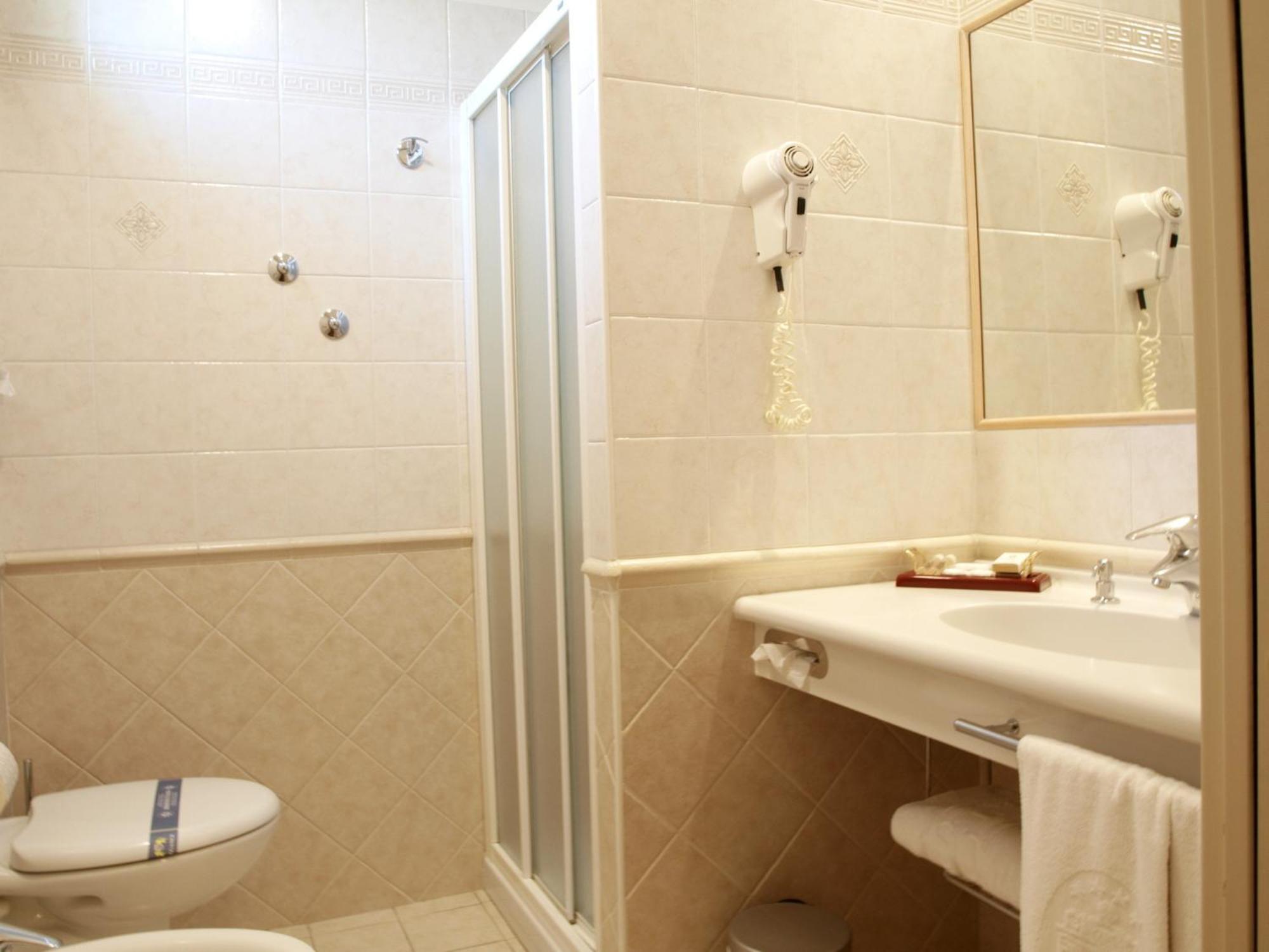 Classic Double or Twin Room - Photo 3