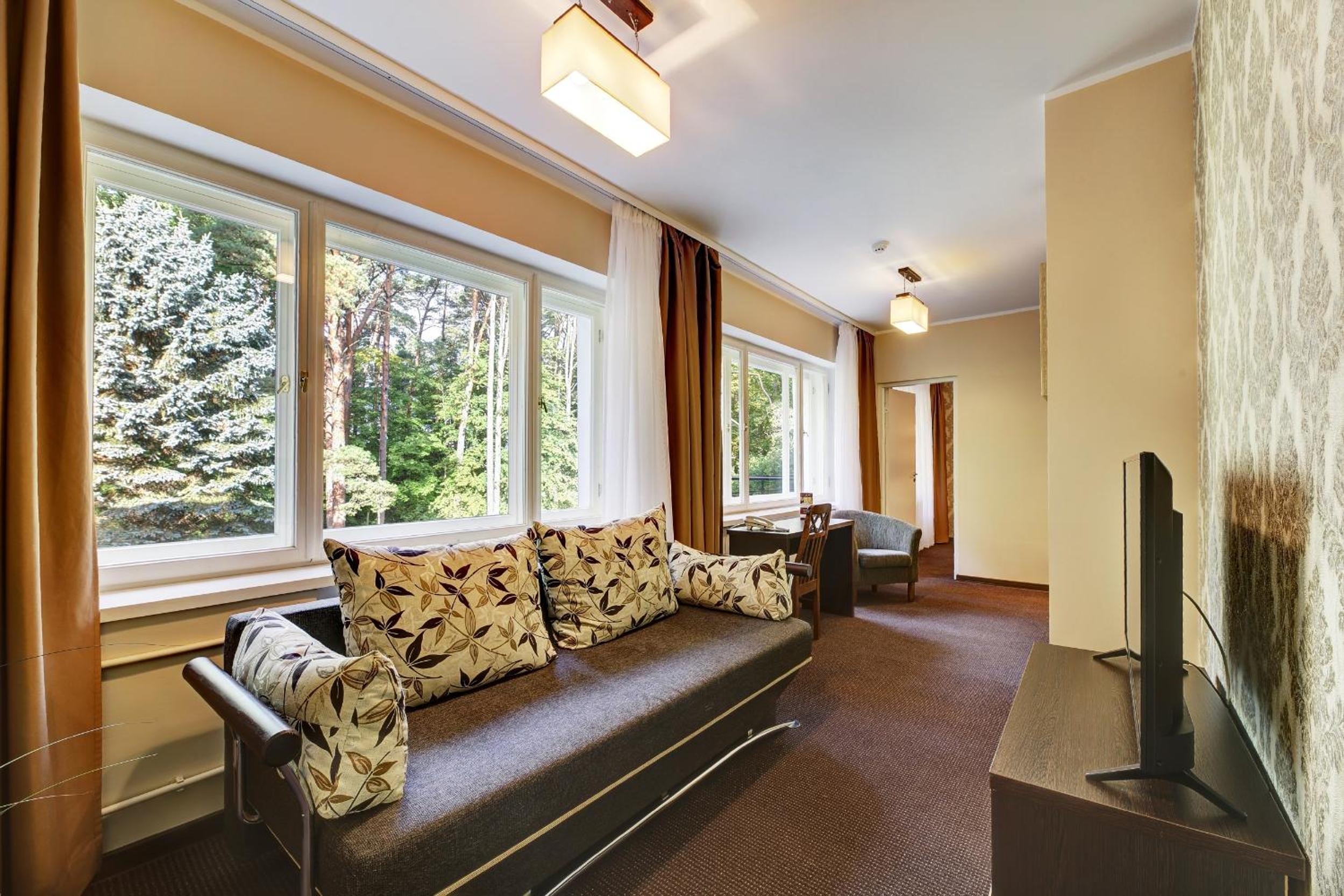 Deluxe Family Room - Photo 4