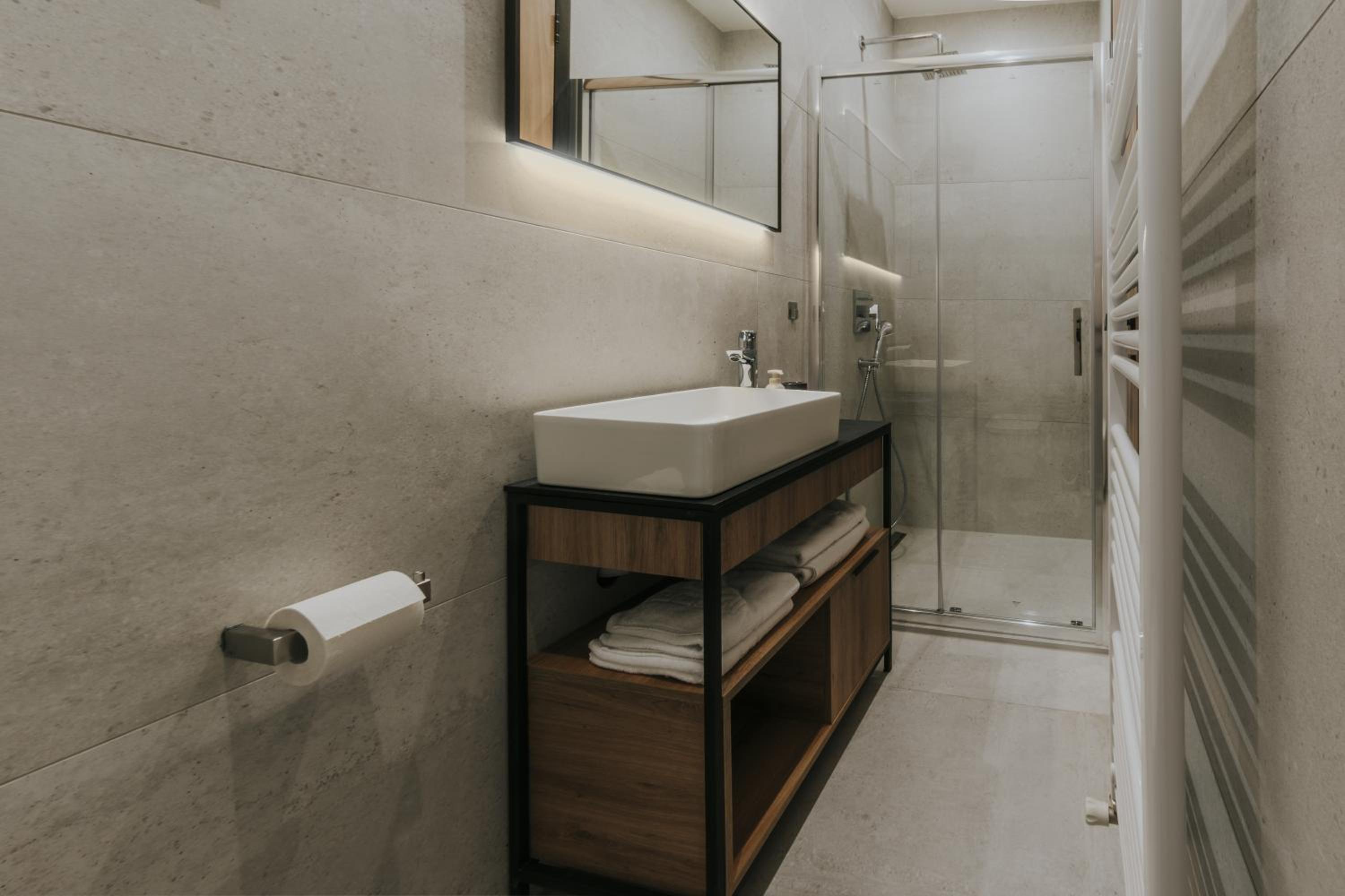Studio Apartment - Photo 14