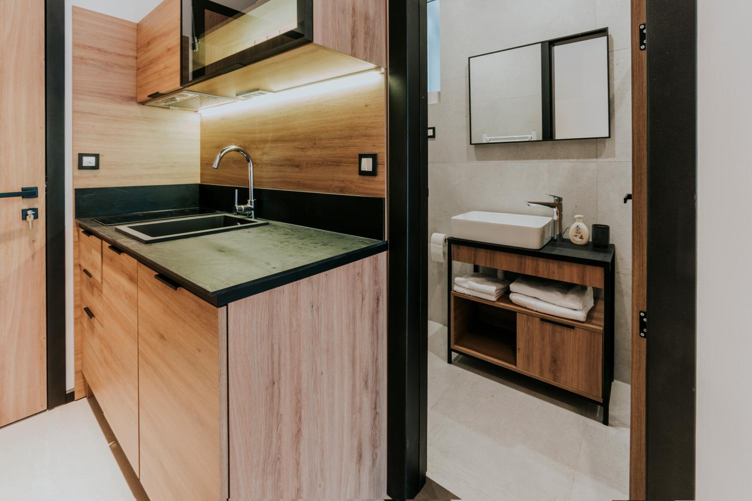 Studio Apartment - Photo 19