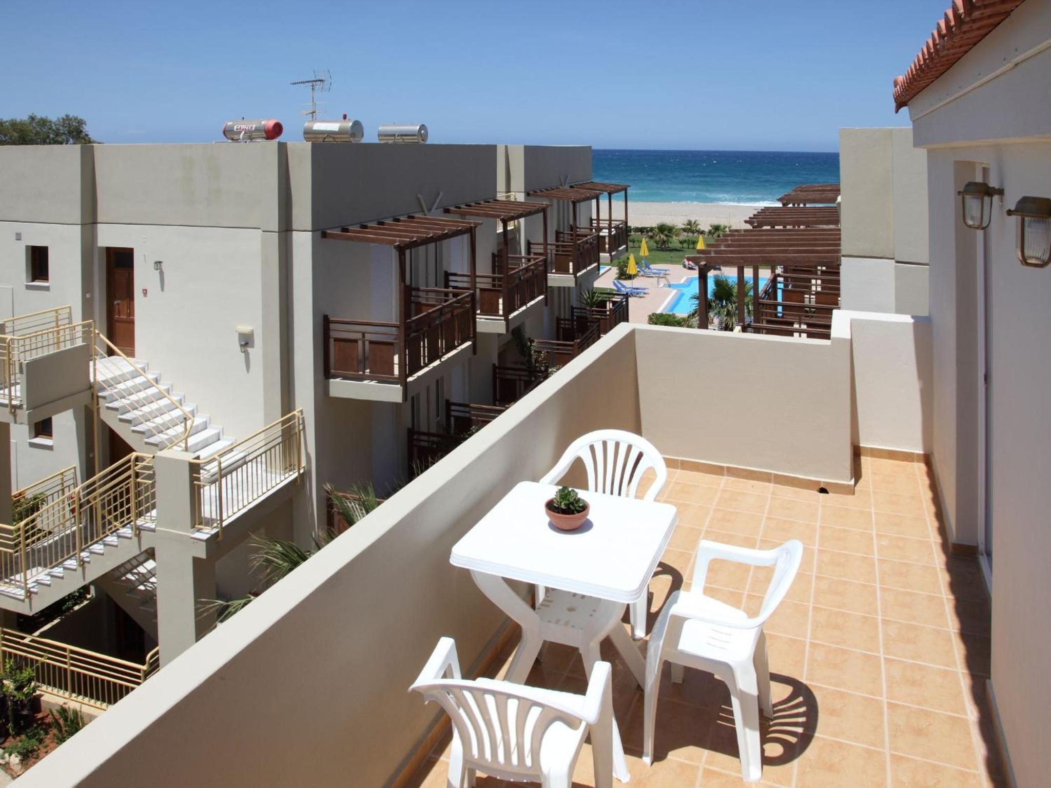One-Bedroom Apartment with Side Sea View - Photo 8