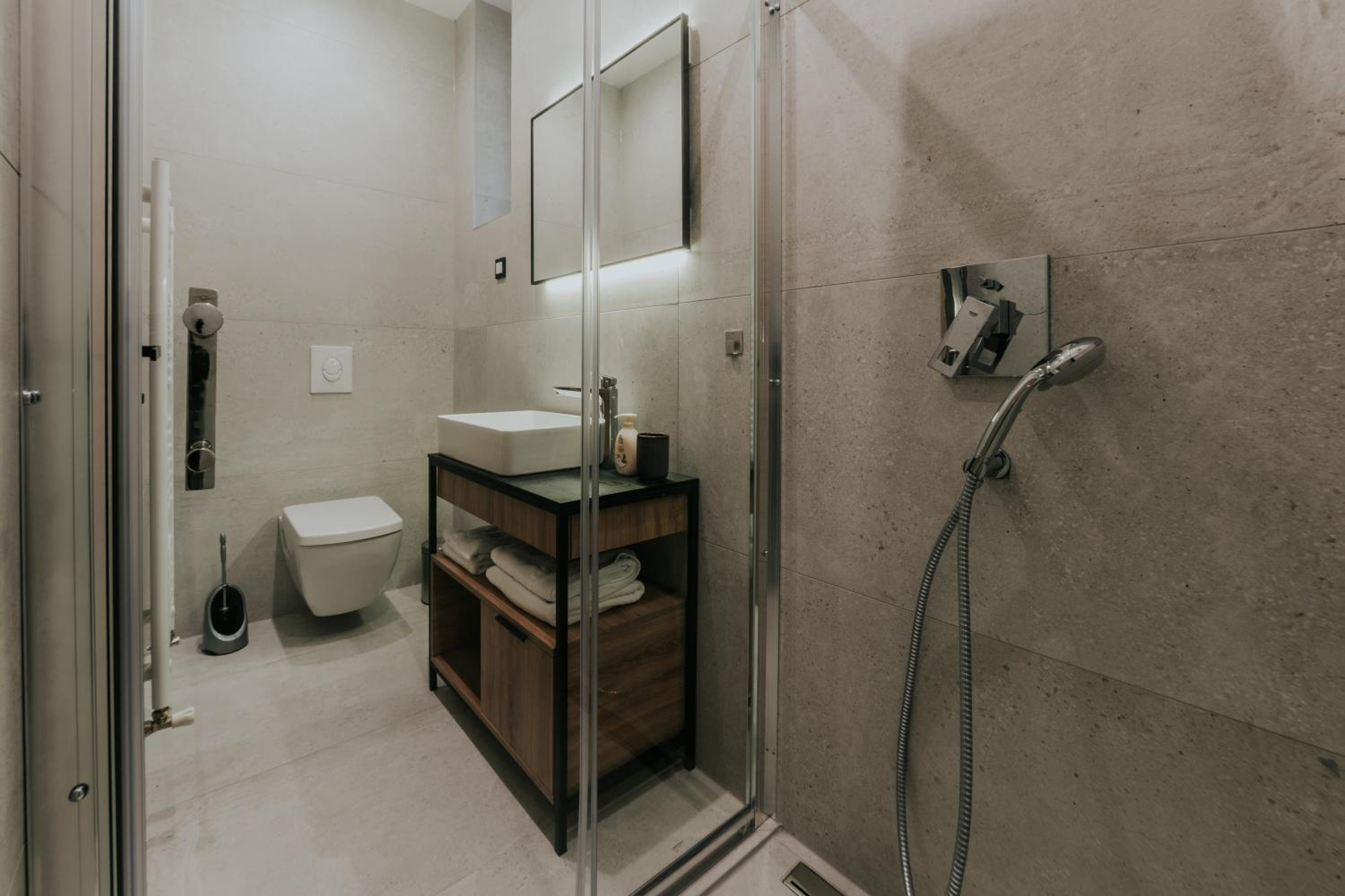 Studio Apartment - Photo 13