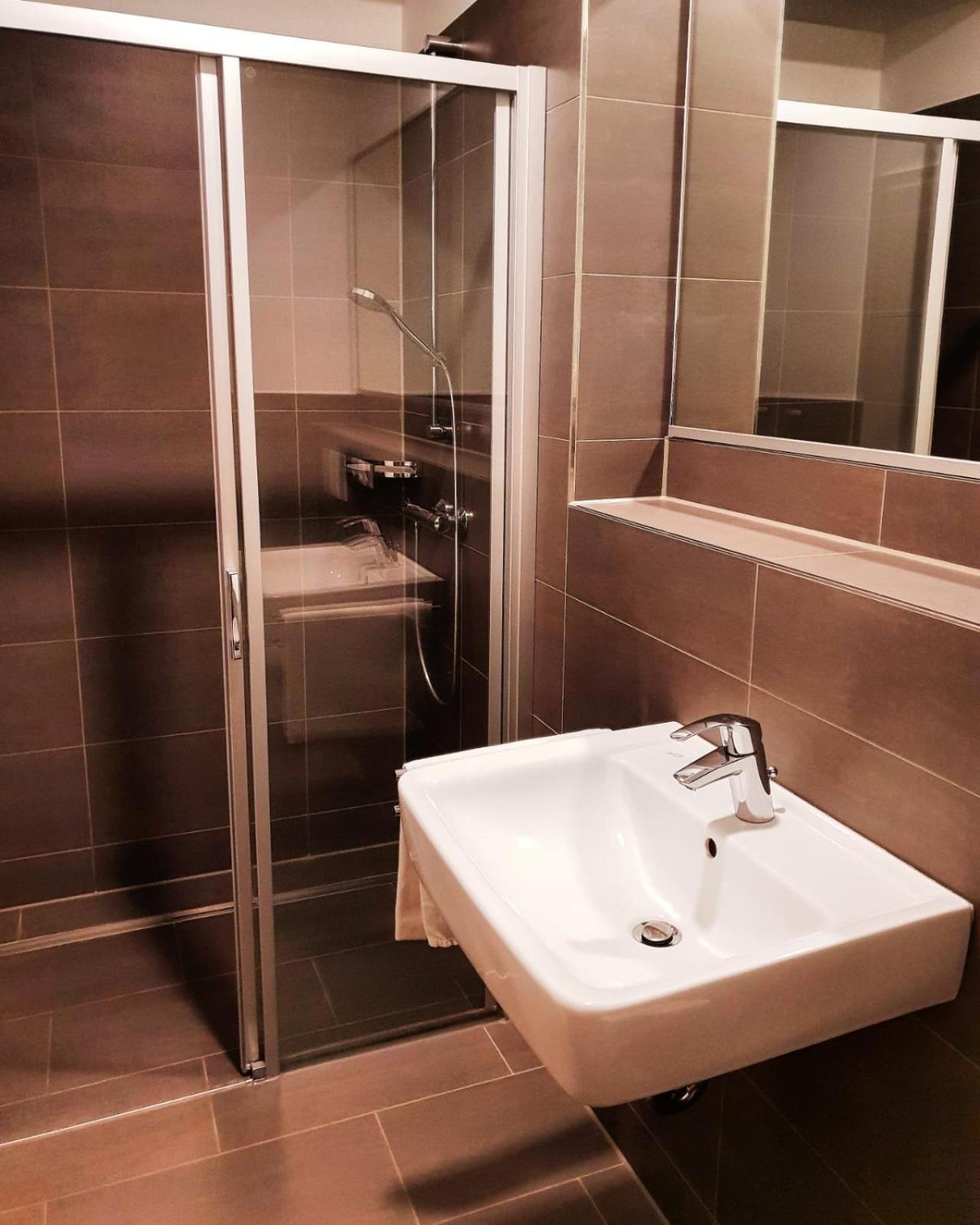 Deluxe Double Room - Photo 24