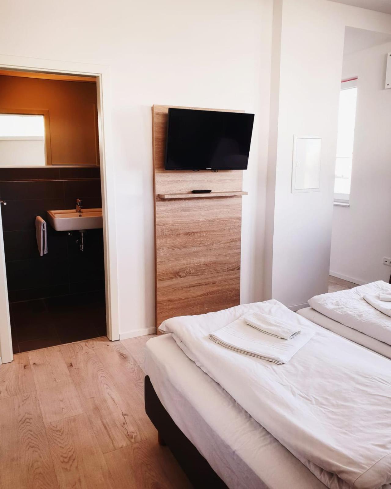Deluxe Double Room - Photo 7