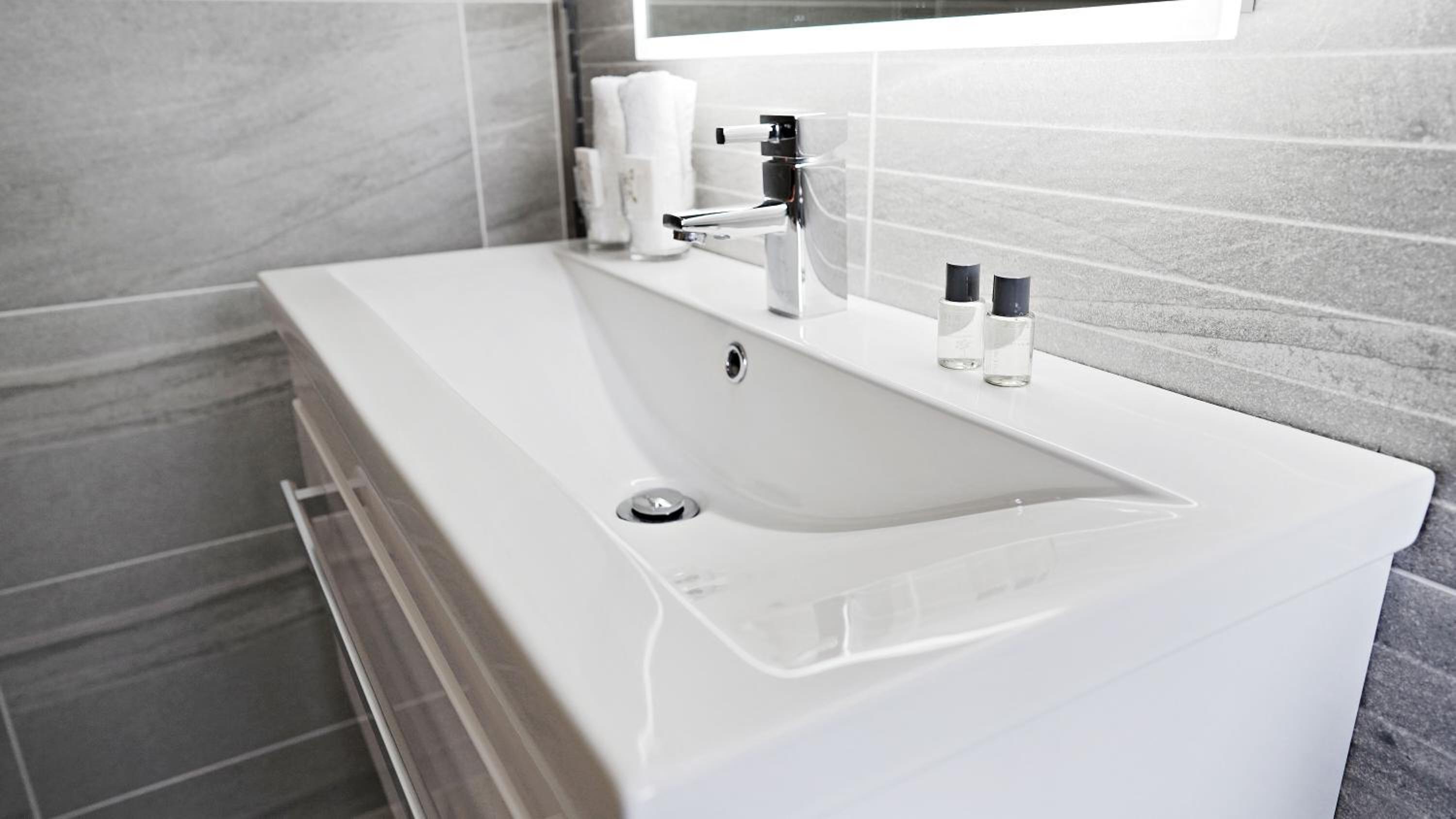 Basic Triple Room with Shared Bathroom photo 1