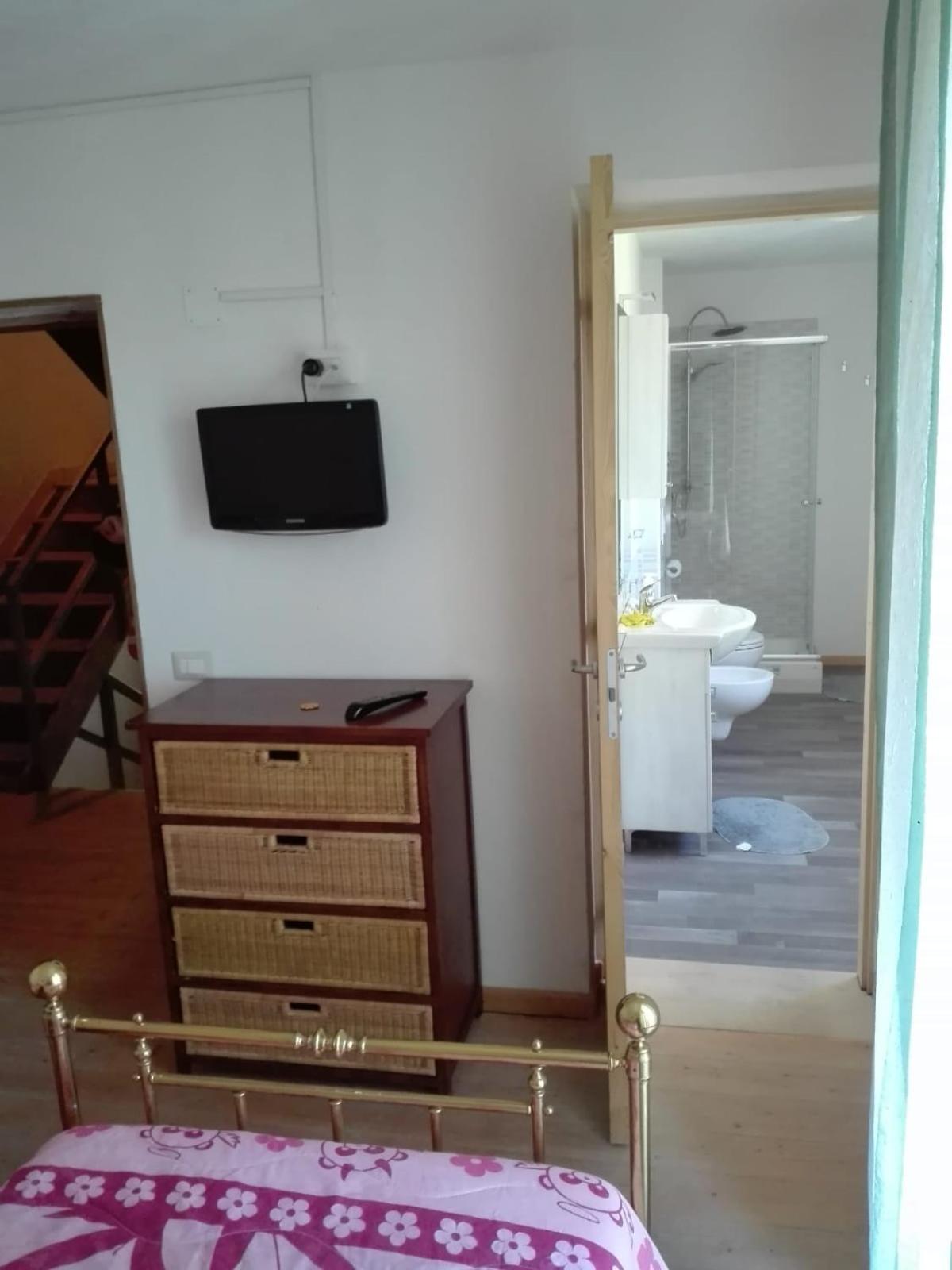 Family Room With Private Bathroom photo 1