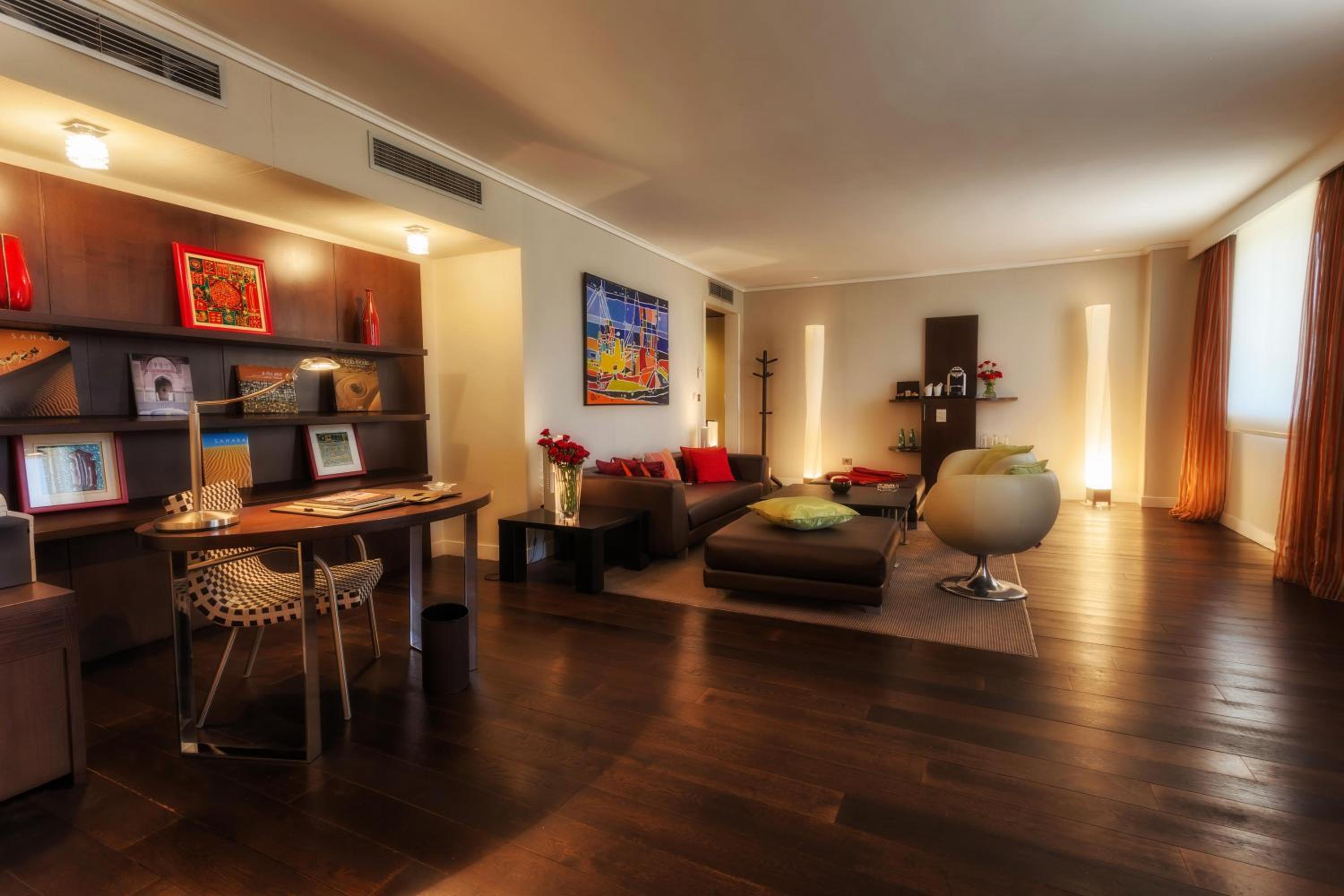 Prestige King Suite with Garden or City View - Photo 5
