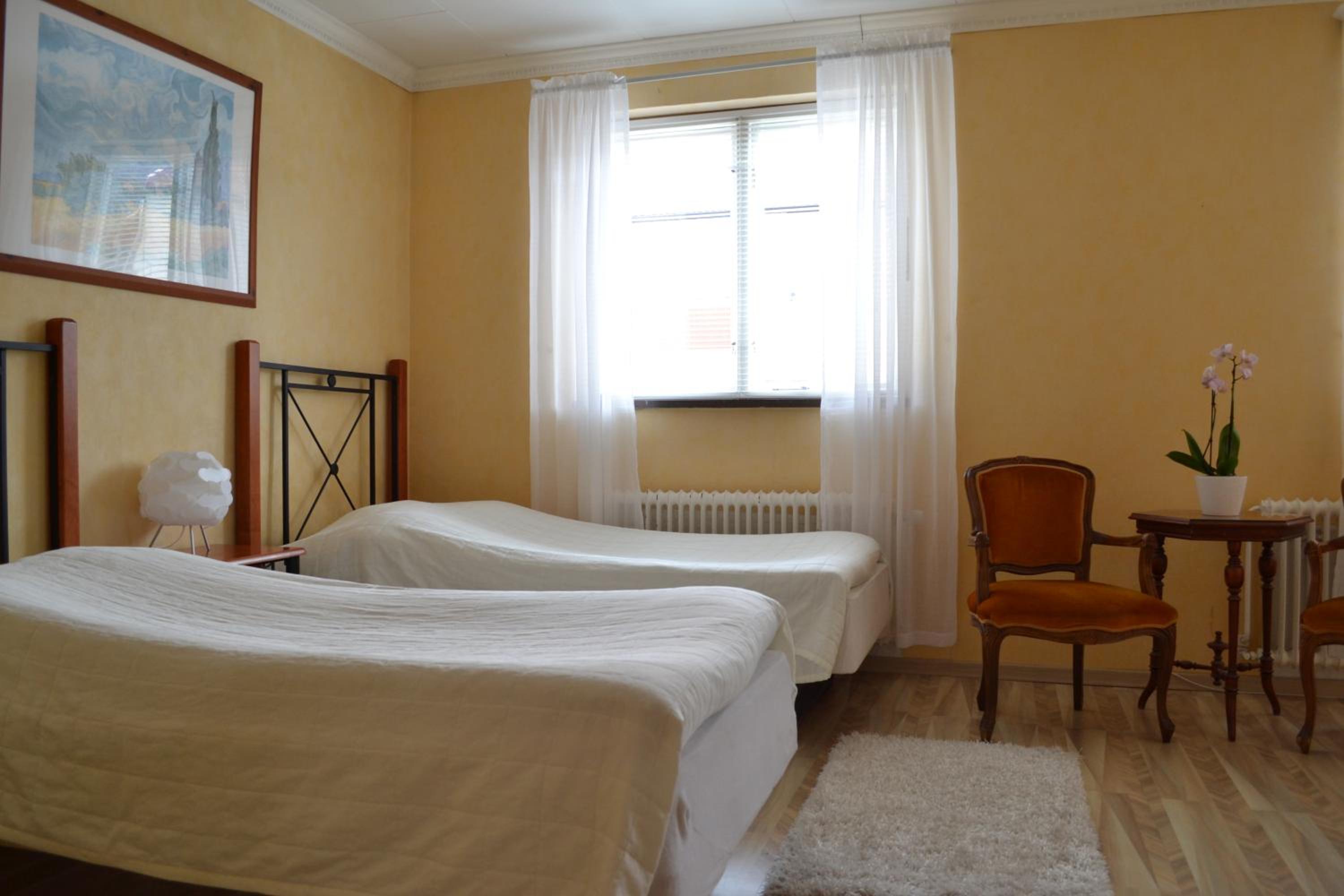 Standard Double Room - Photo 3
