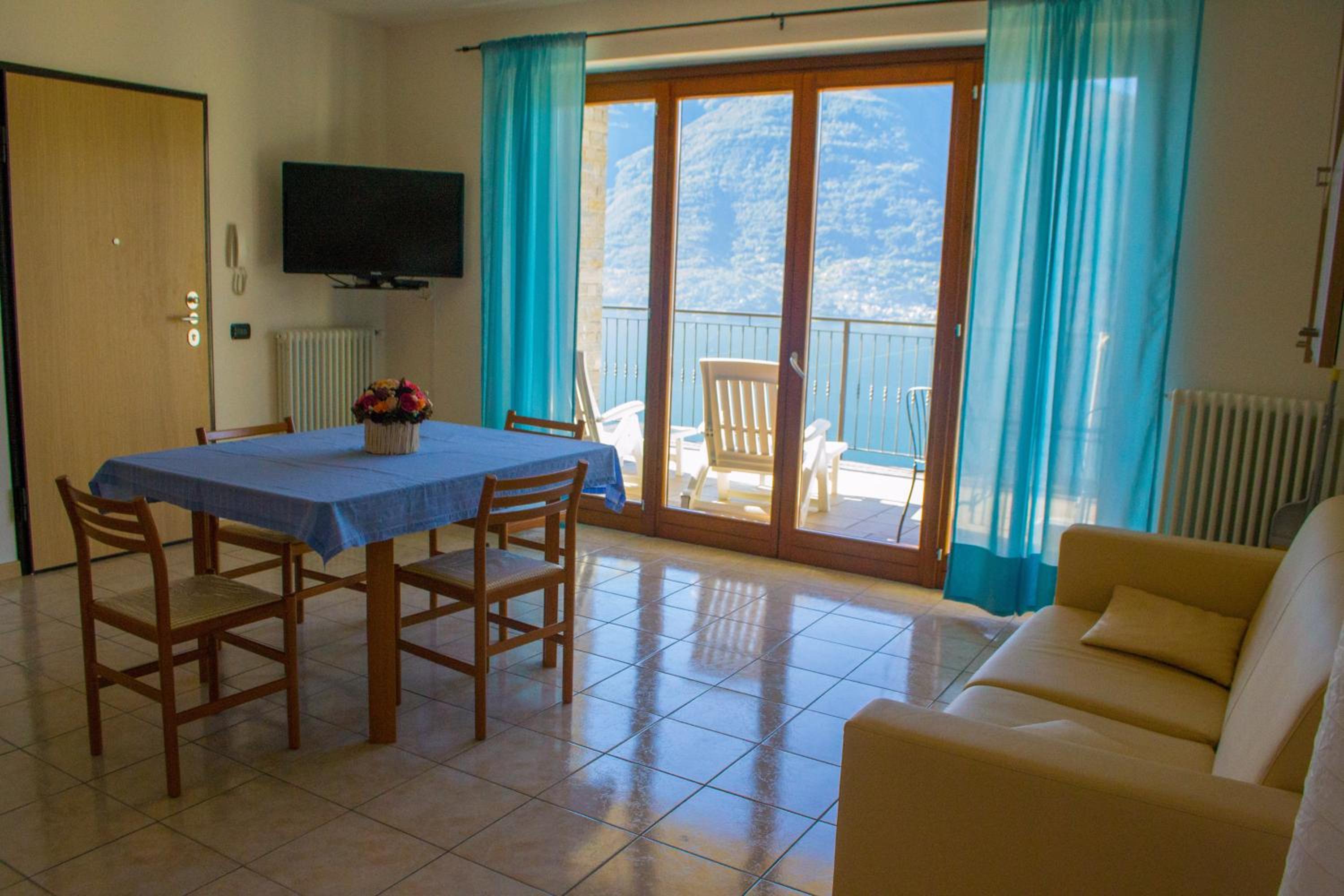 One-Bedroom Apartment with Lake View