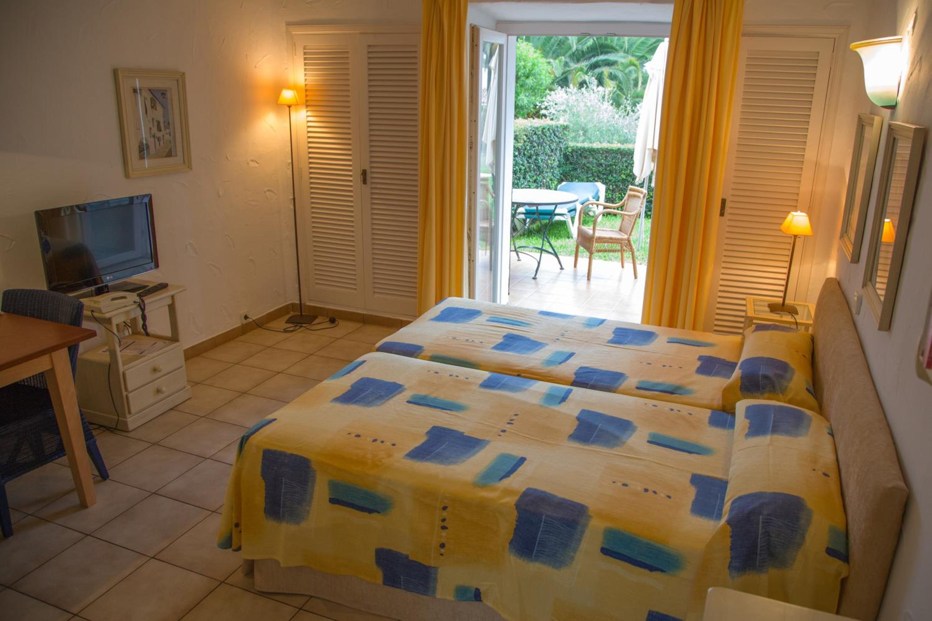 Studio (2 Adults)