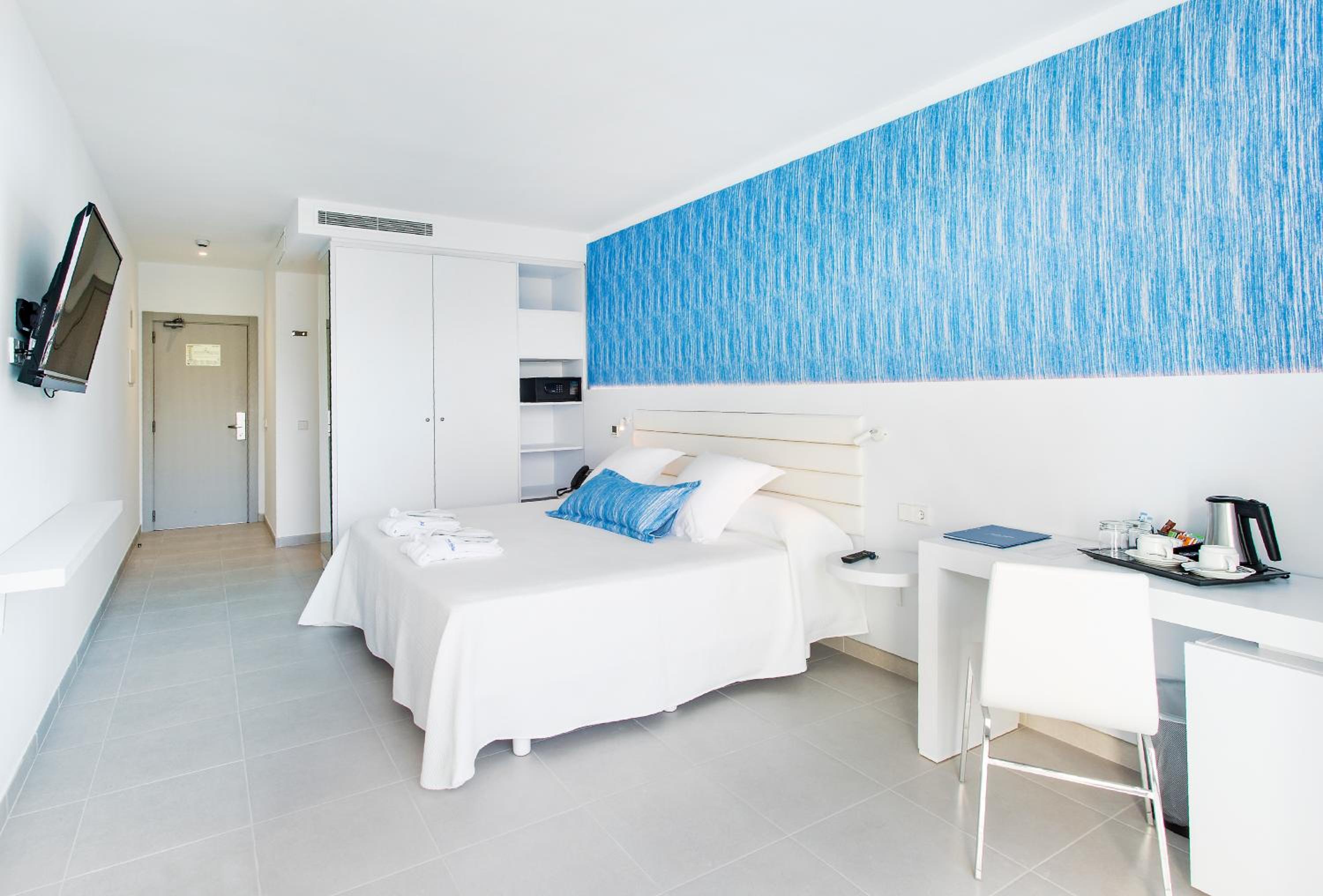 Premium Room with Pool View  - Photo 2
