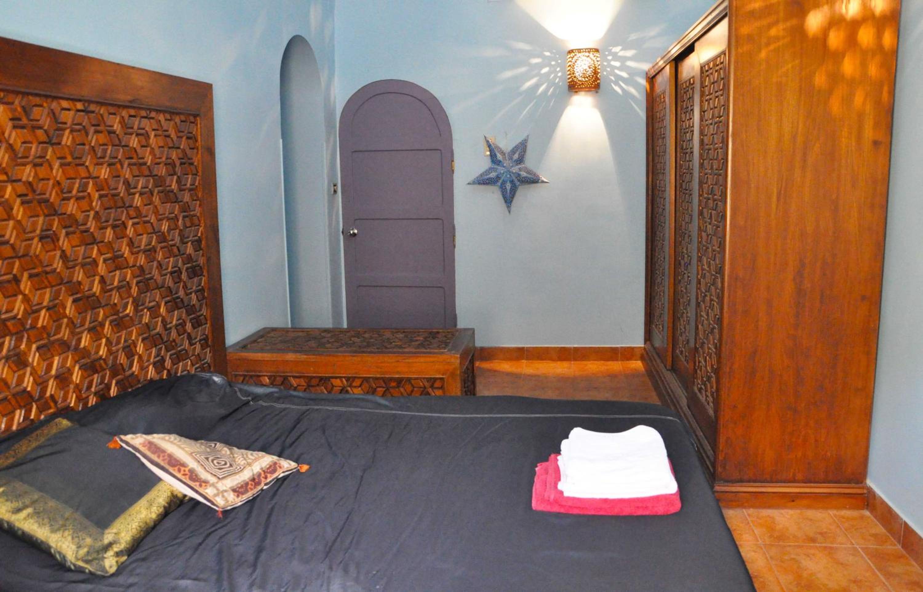 Deluxe Double Room with Private Bathroom With Garden View - Photo 13