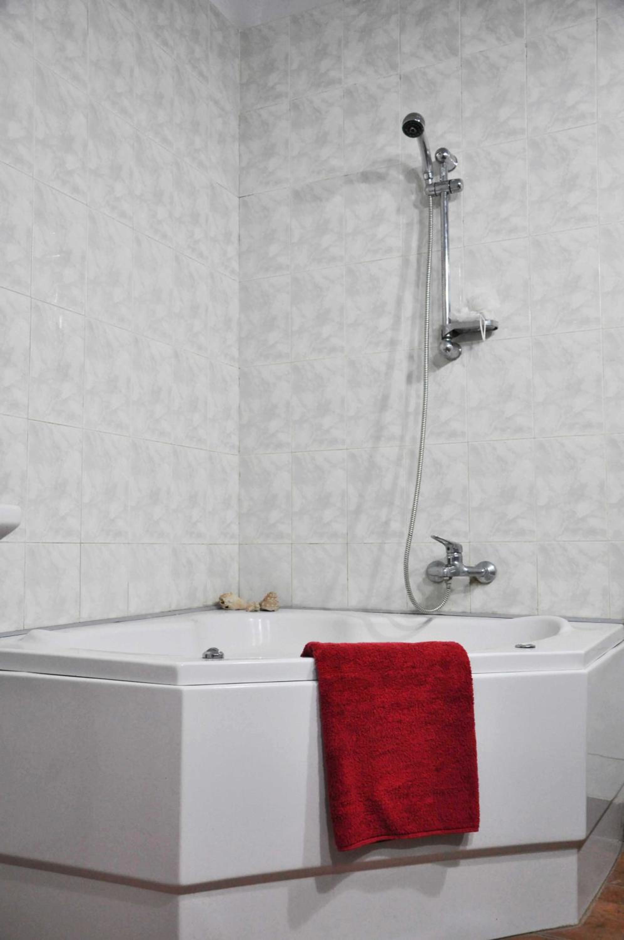 Deluxe Double Room with Private Bathroom With Garden View - Photo 18