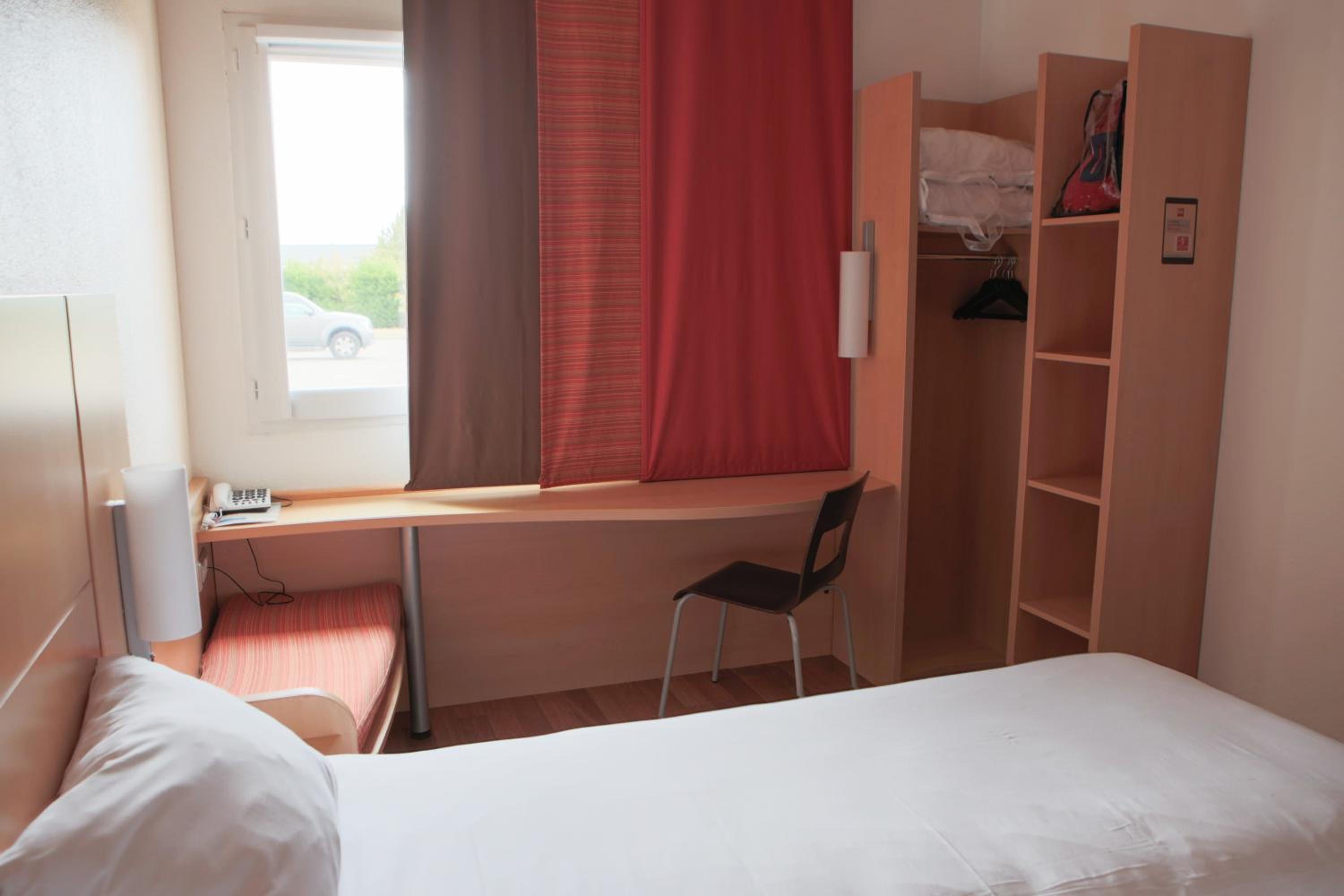 Standard Room with 2 Single Beds - Photo 3