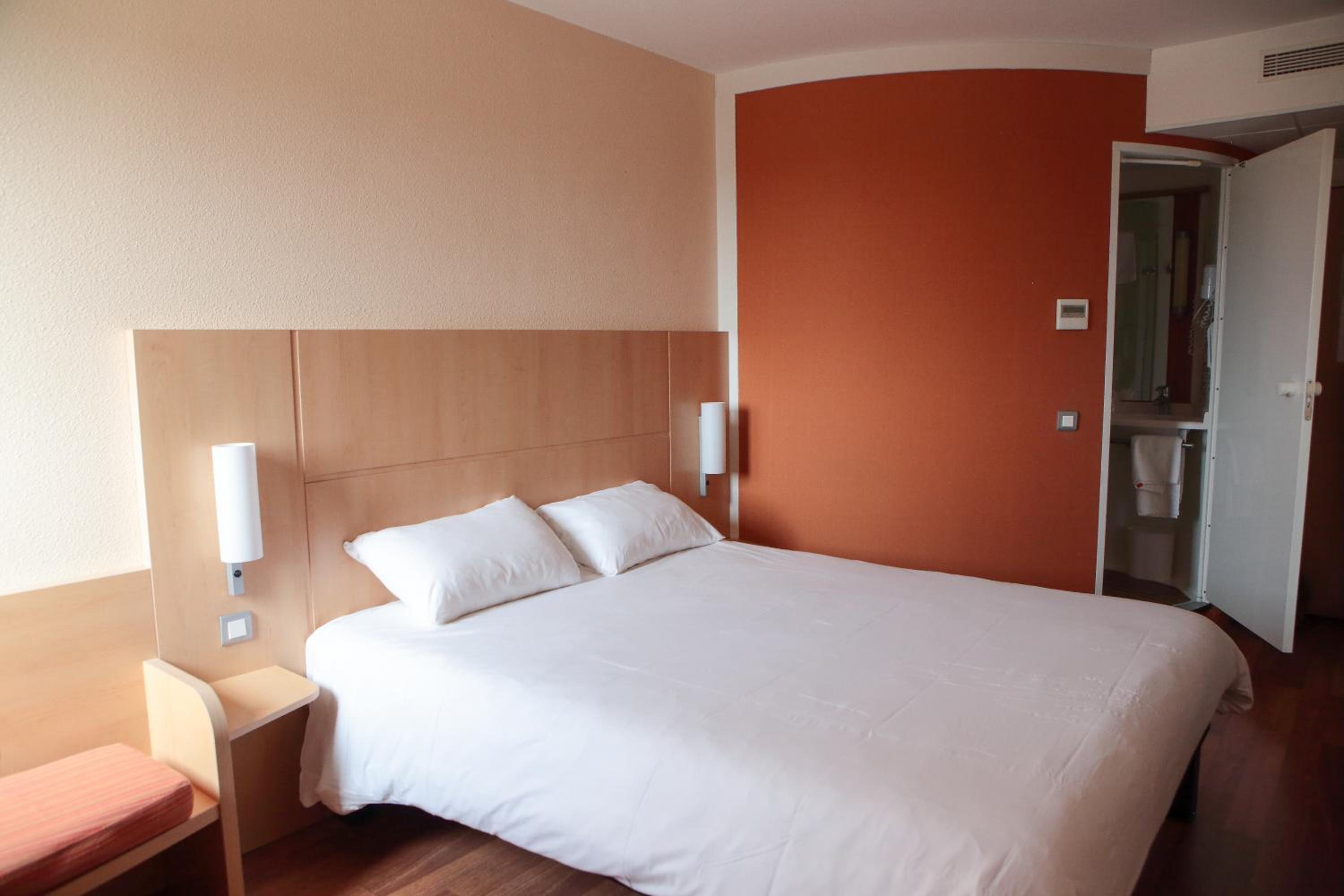Standard Double Room - Photo 3