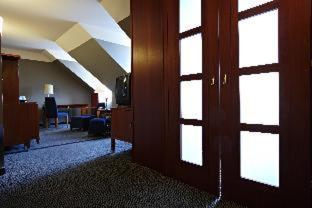 Suite - Photo 3