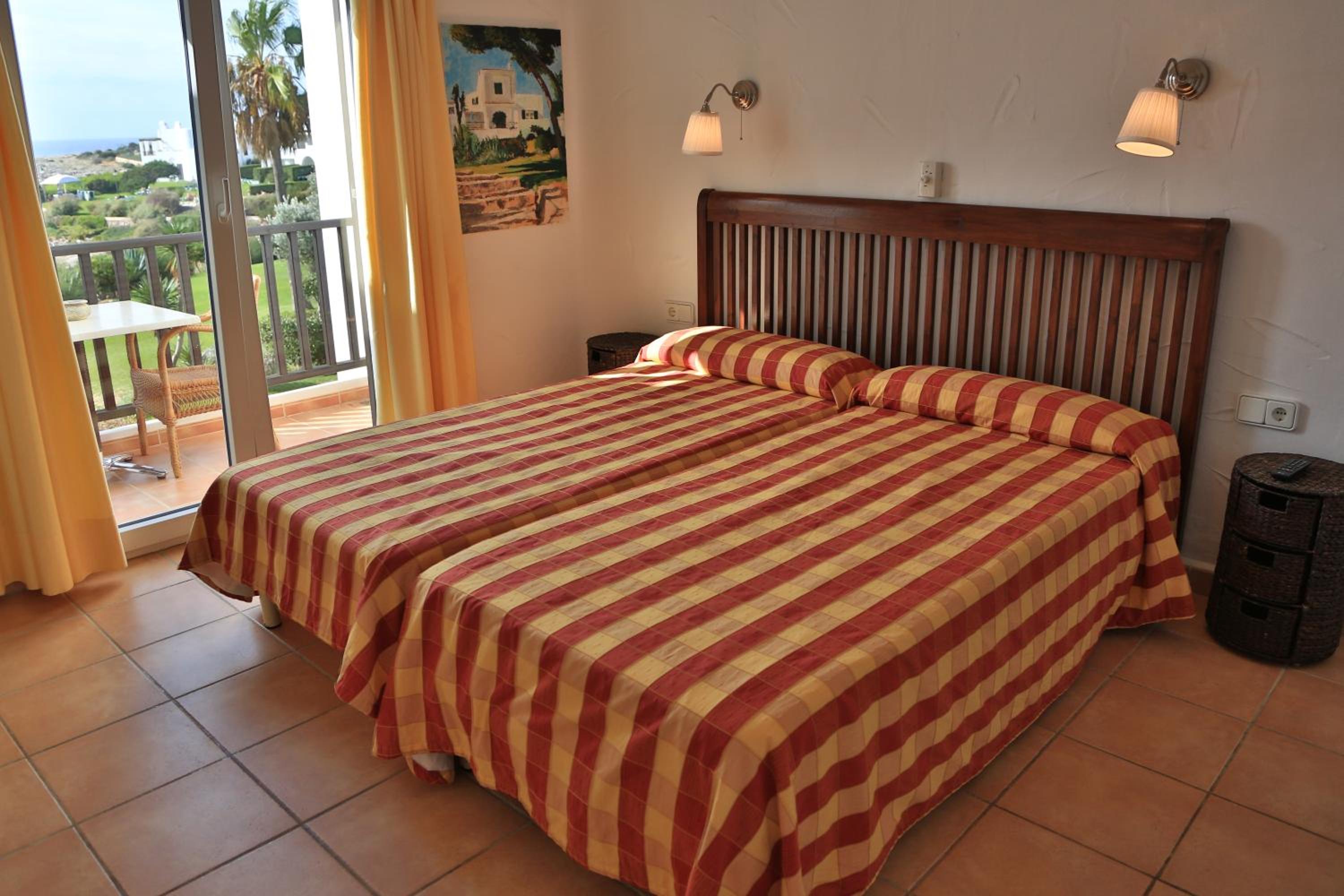 Two-Bedroom Apartment (4 Adults + 2 Children) - Photo 12