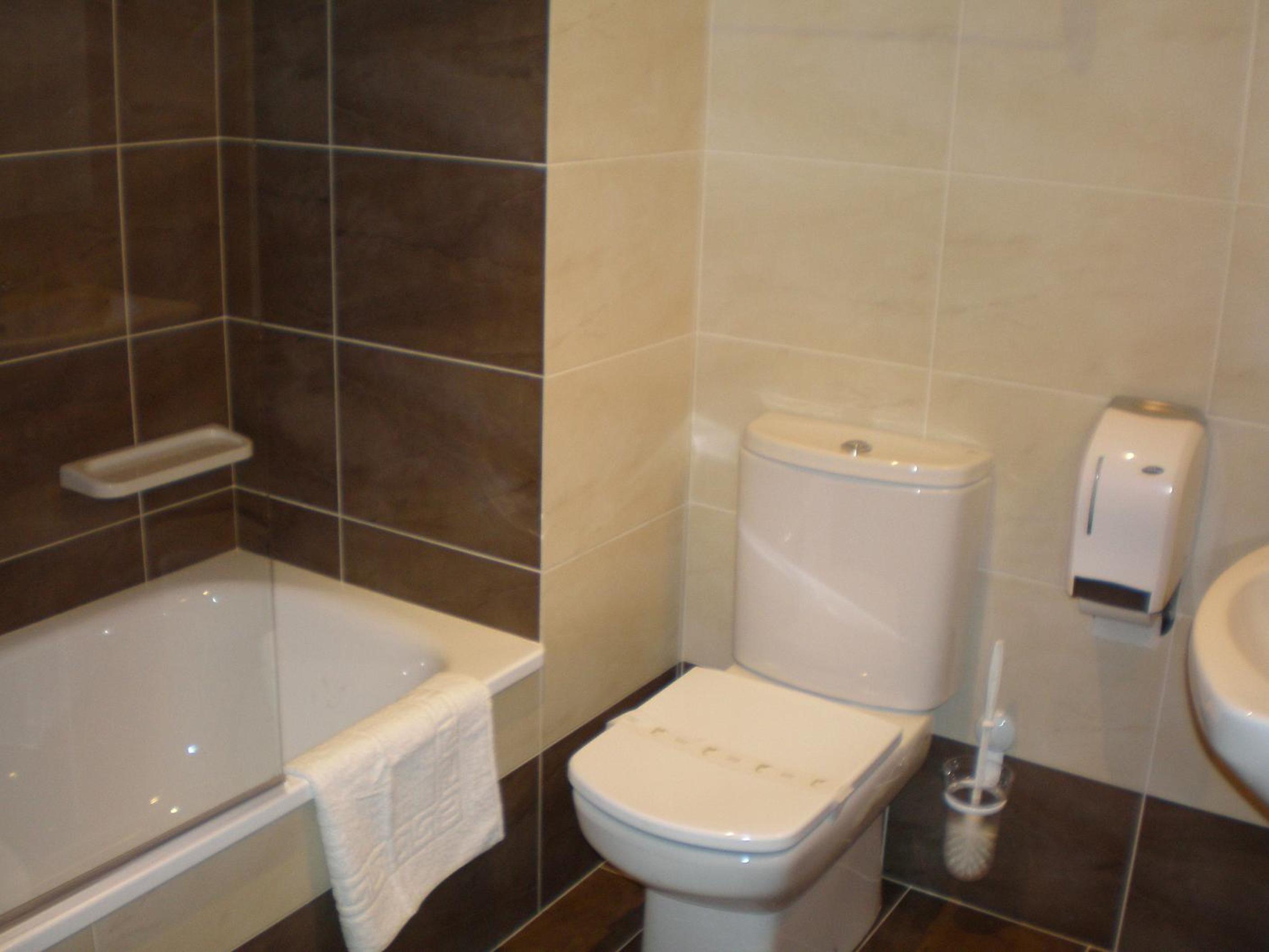 Basic Double Room photo 3