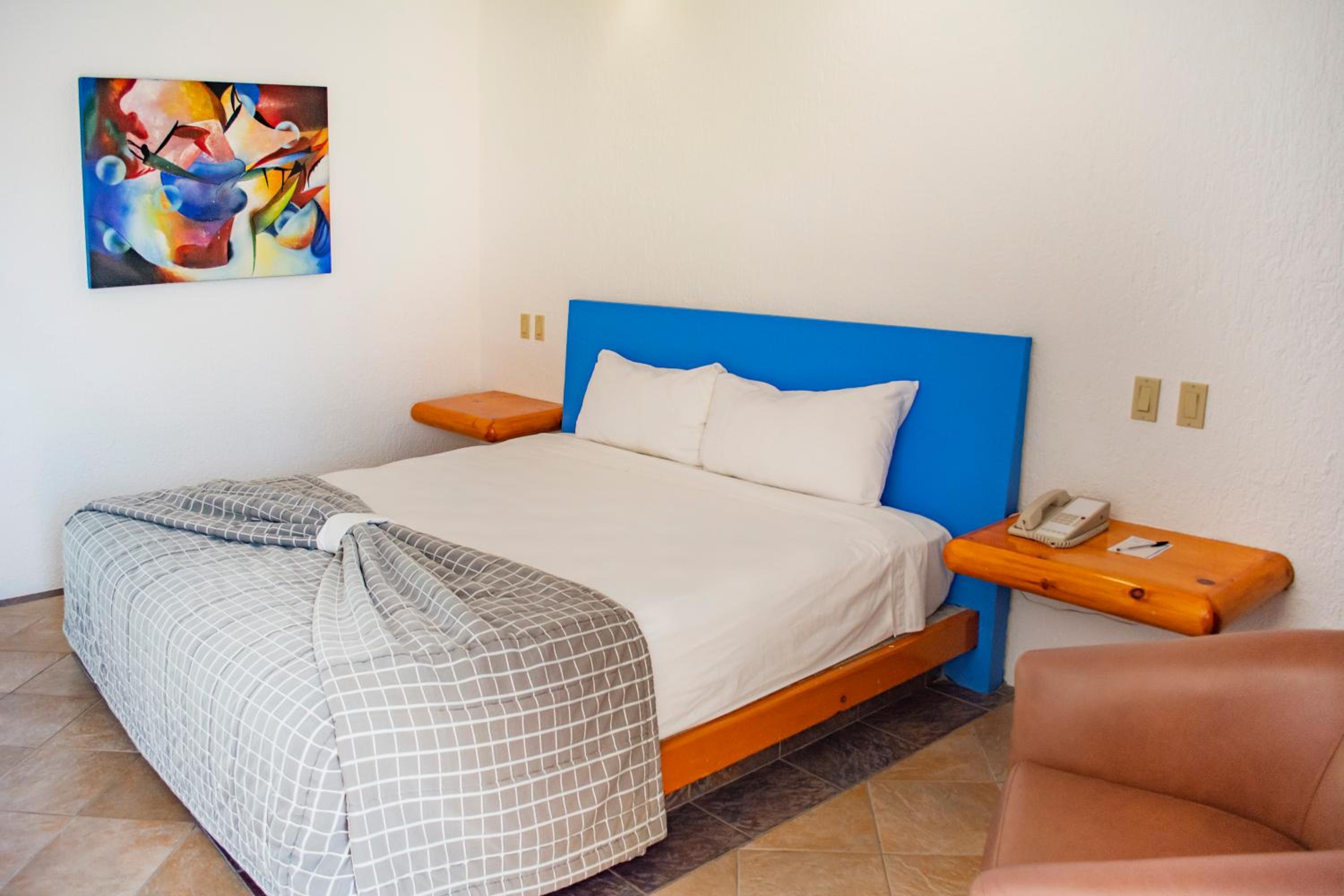 Standard room with king size bed - Photo 3