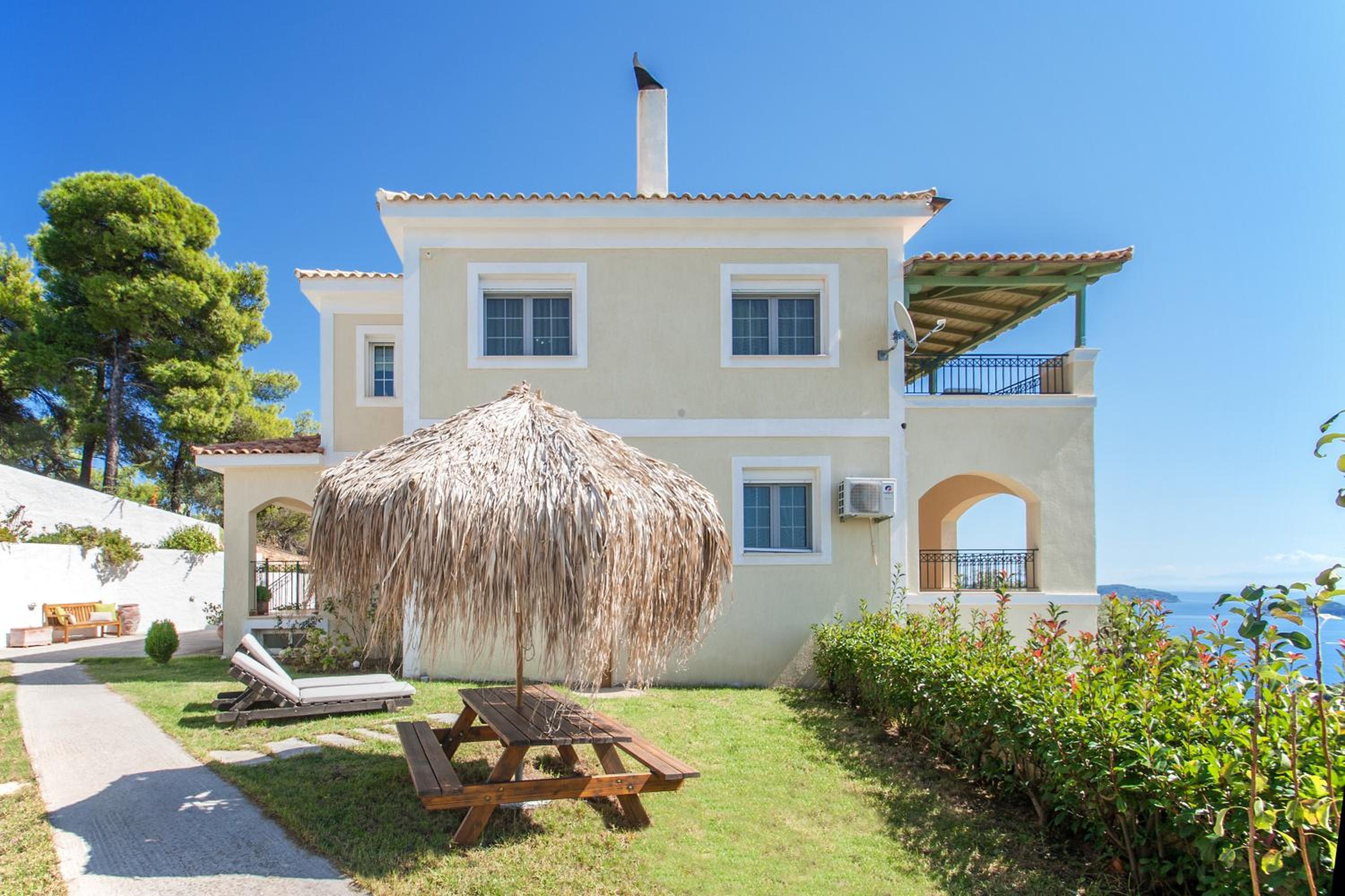 Villa with Sea View - Photo 40