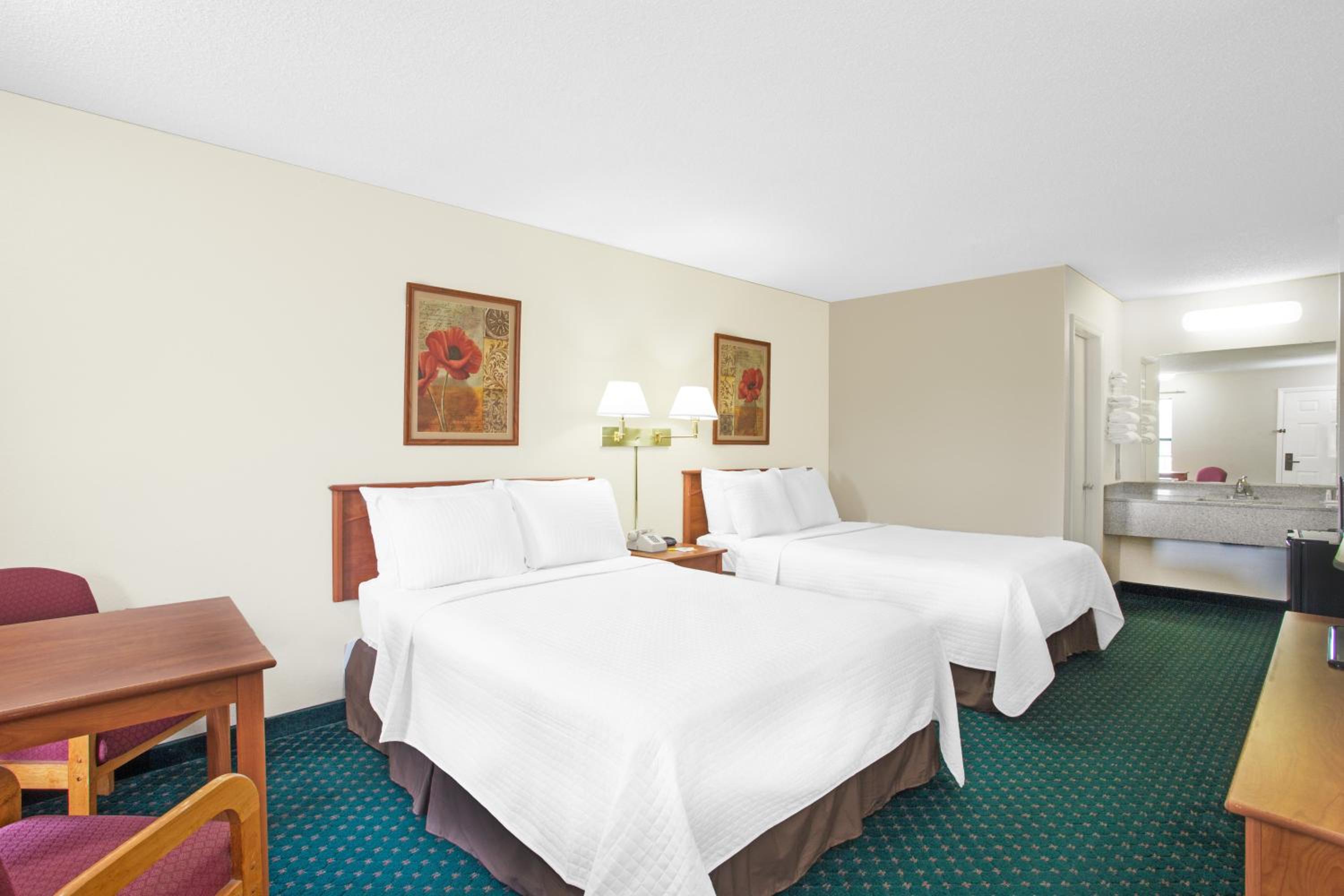 Double Room with Two Double Beds - Non-Smoking - Photo 6