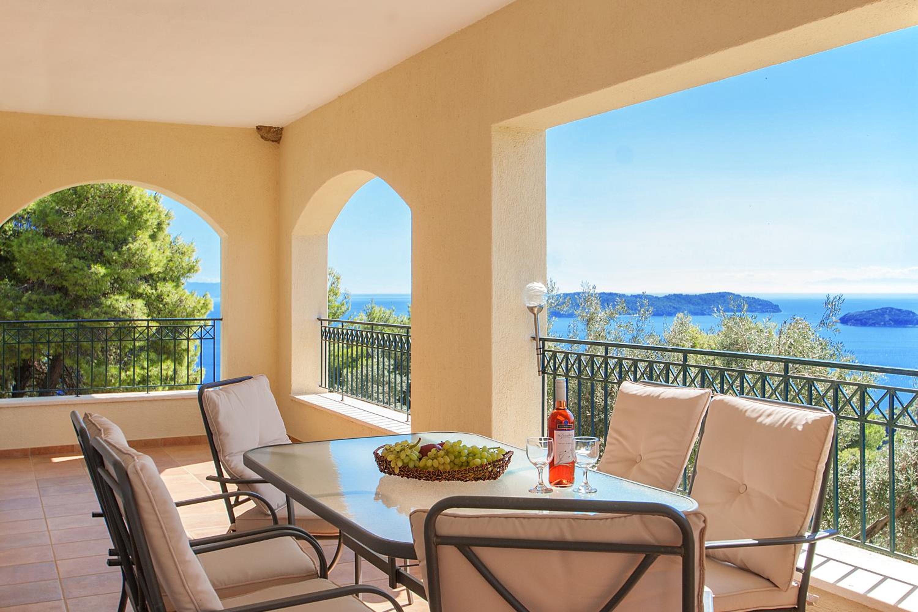 Villa with Sea View - Photo 4